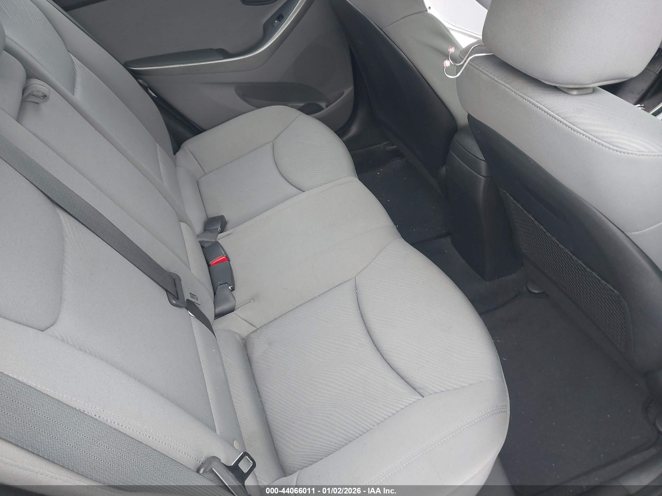 HYUNDAI ELANTRA image 8