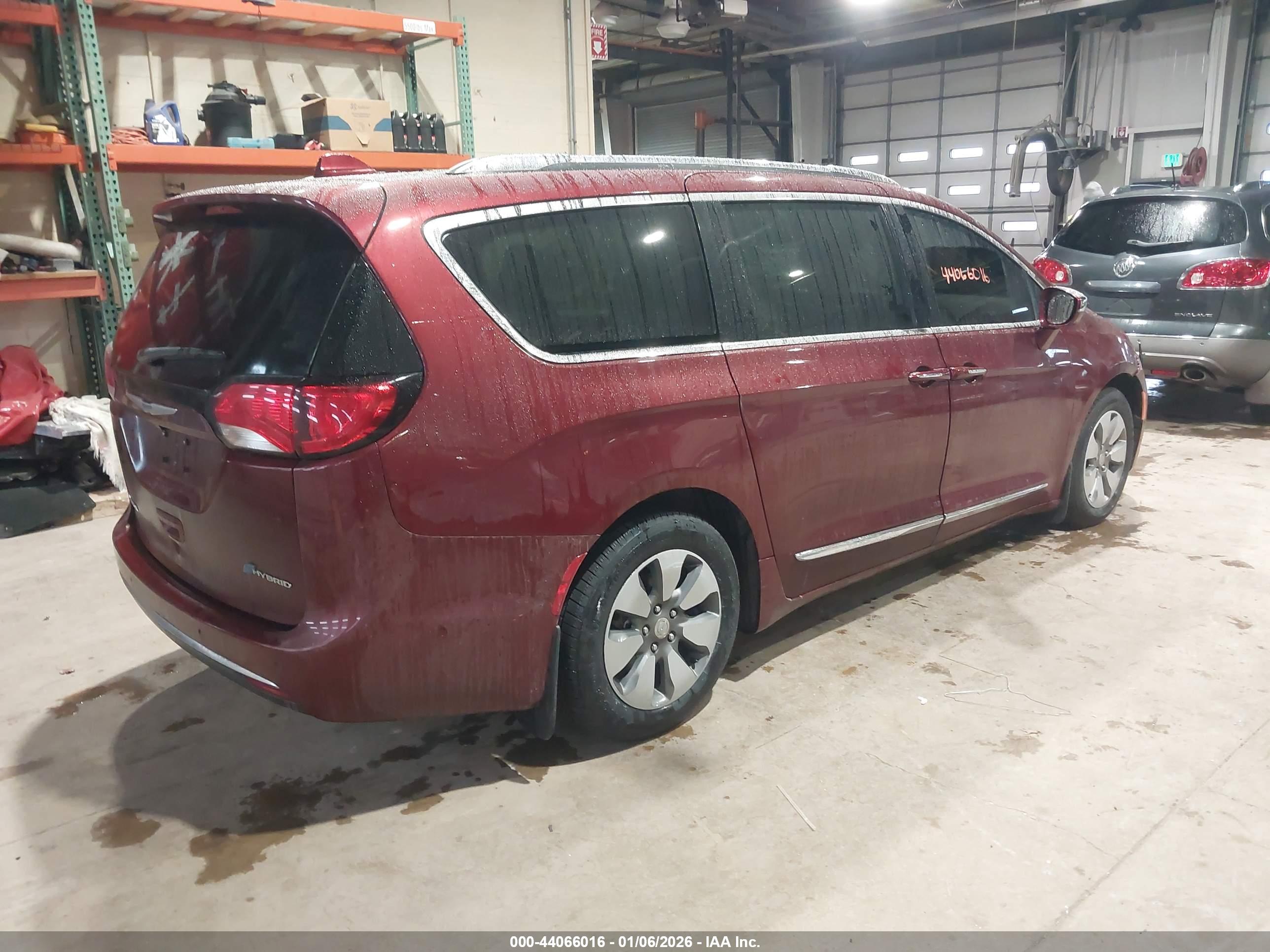 CHRYSLER PACIFICA image 4