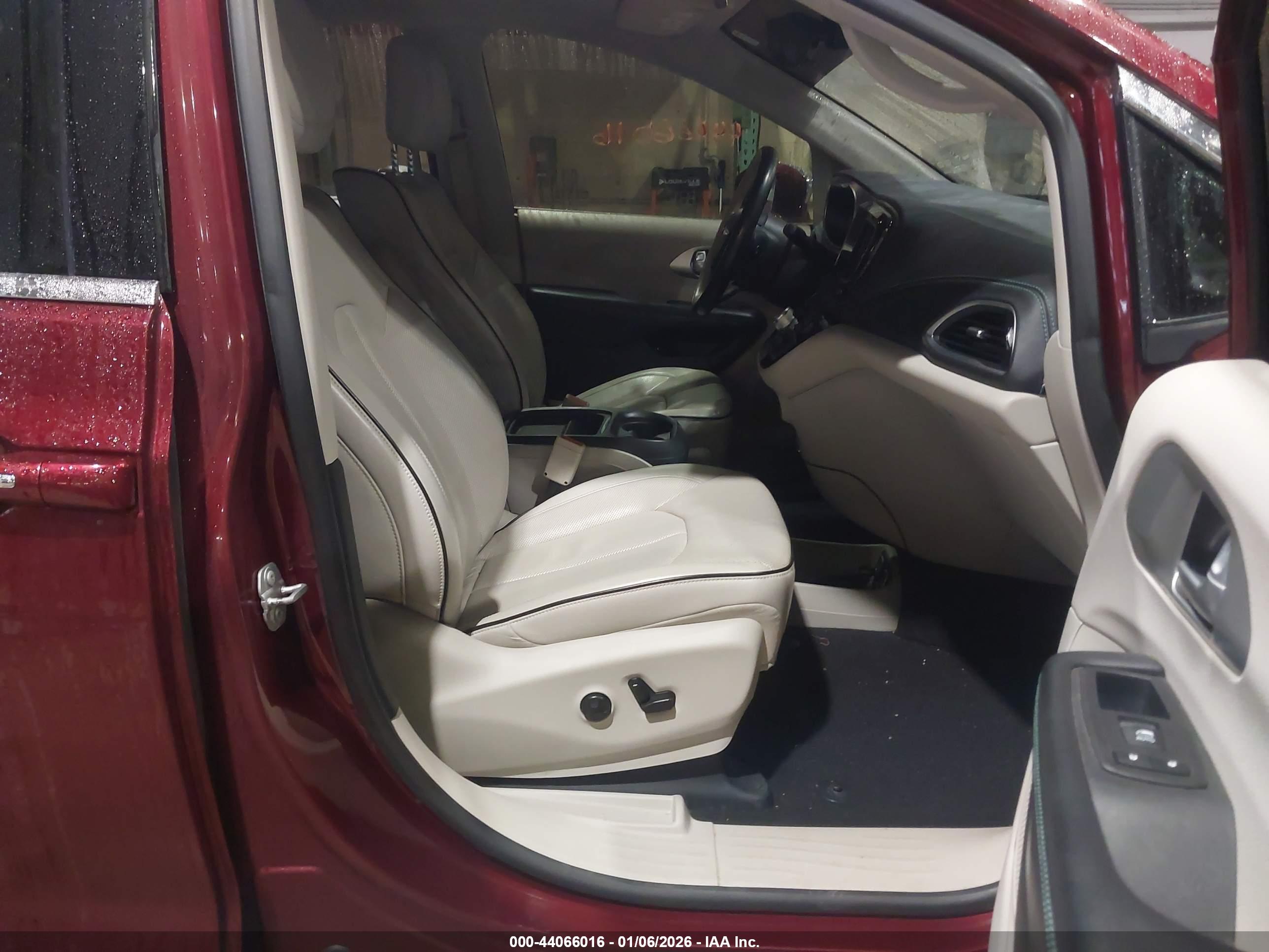 CHRYSLER PACIFICA image 5