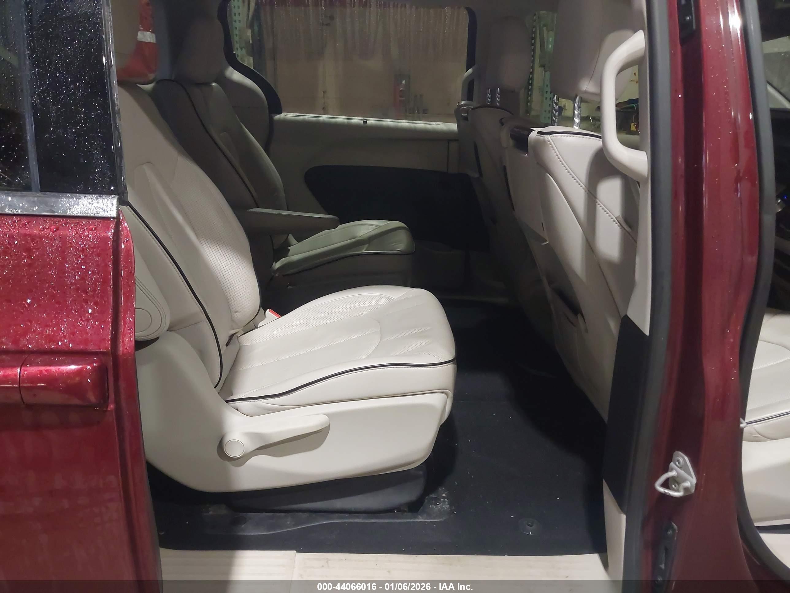 CHRYSLER PACIFICA image 8
