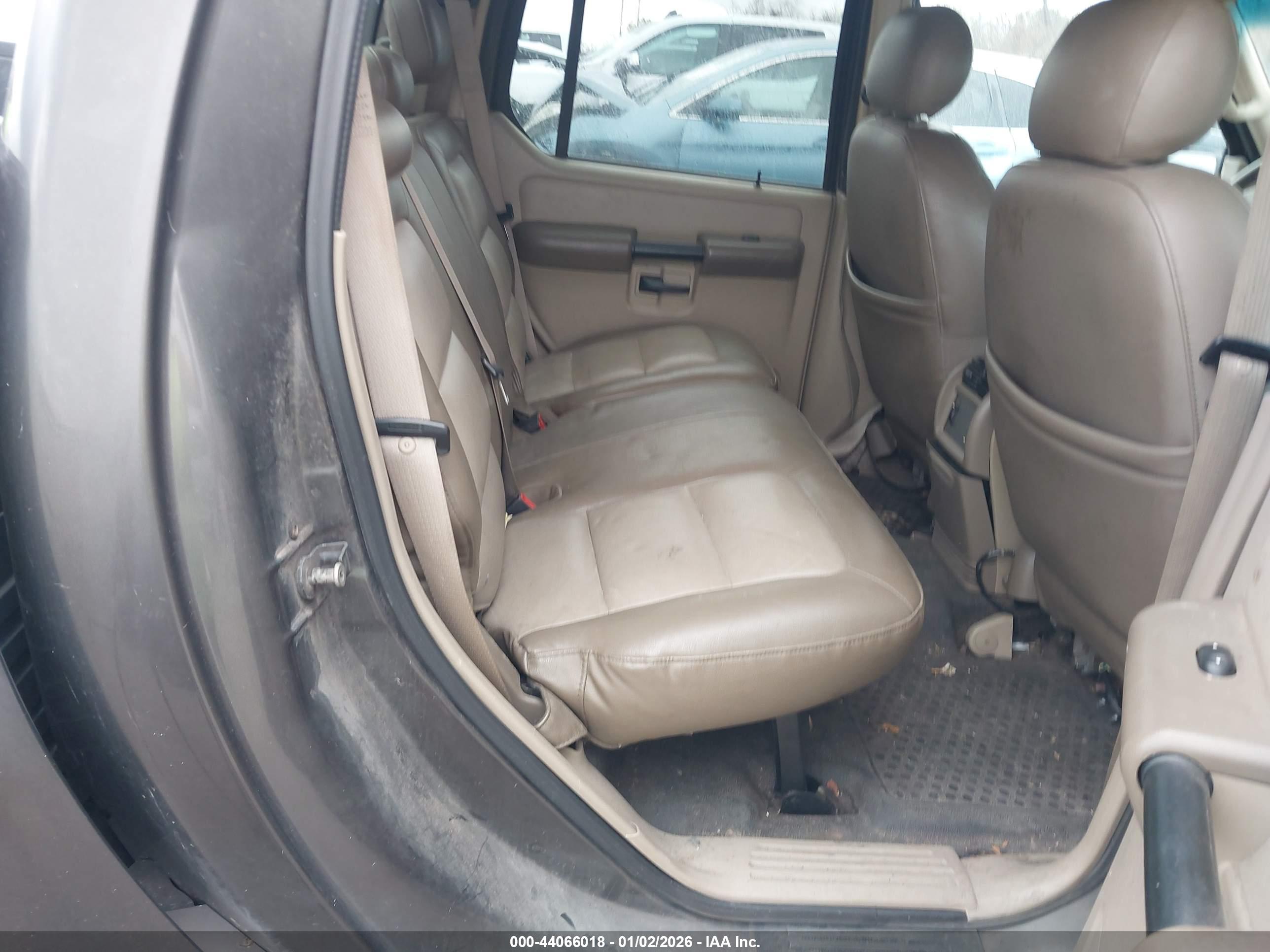 FORD EXPLORER image 8