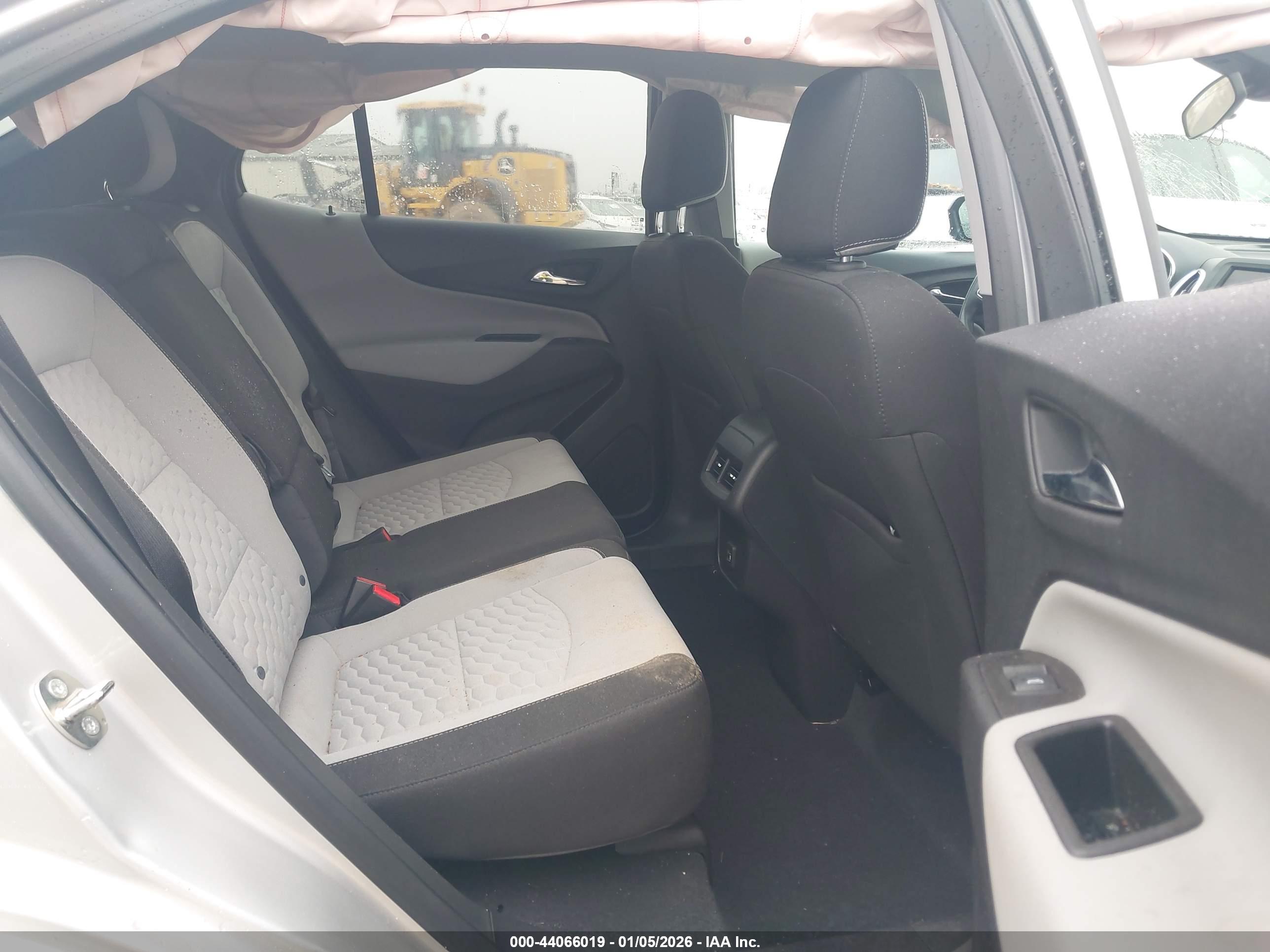 CHEVROLET EQUINOX image 8