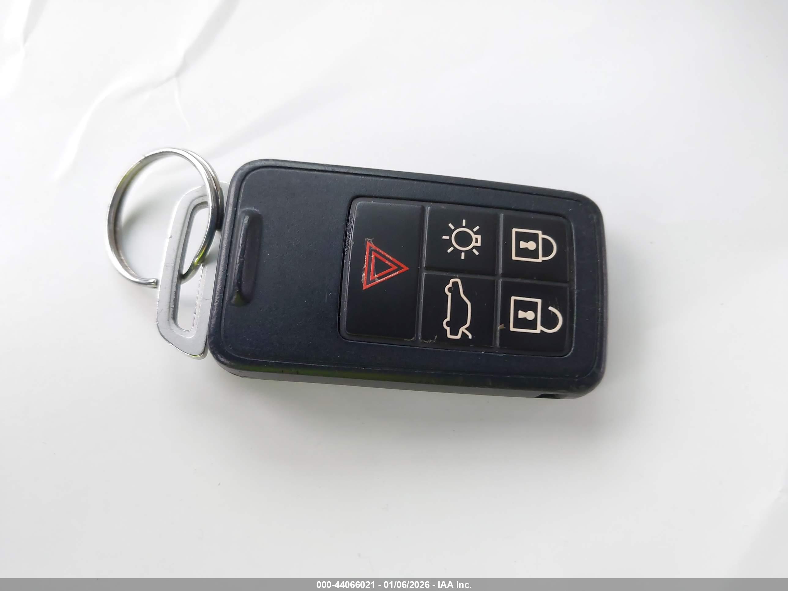 VOLVO S60 image 11