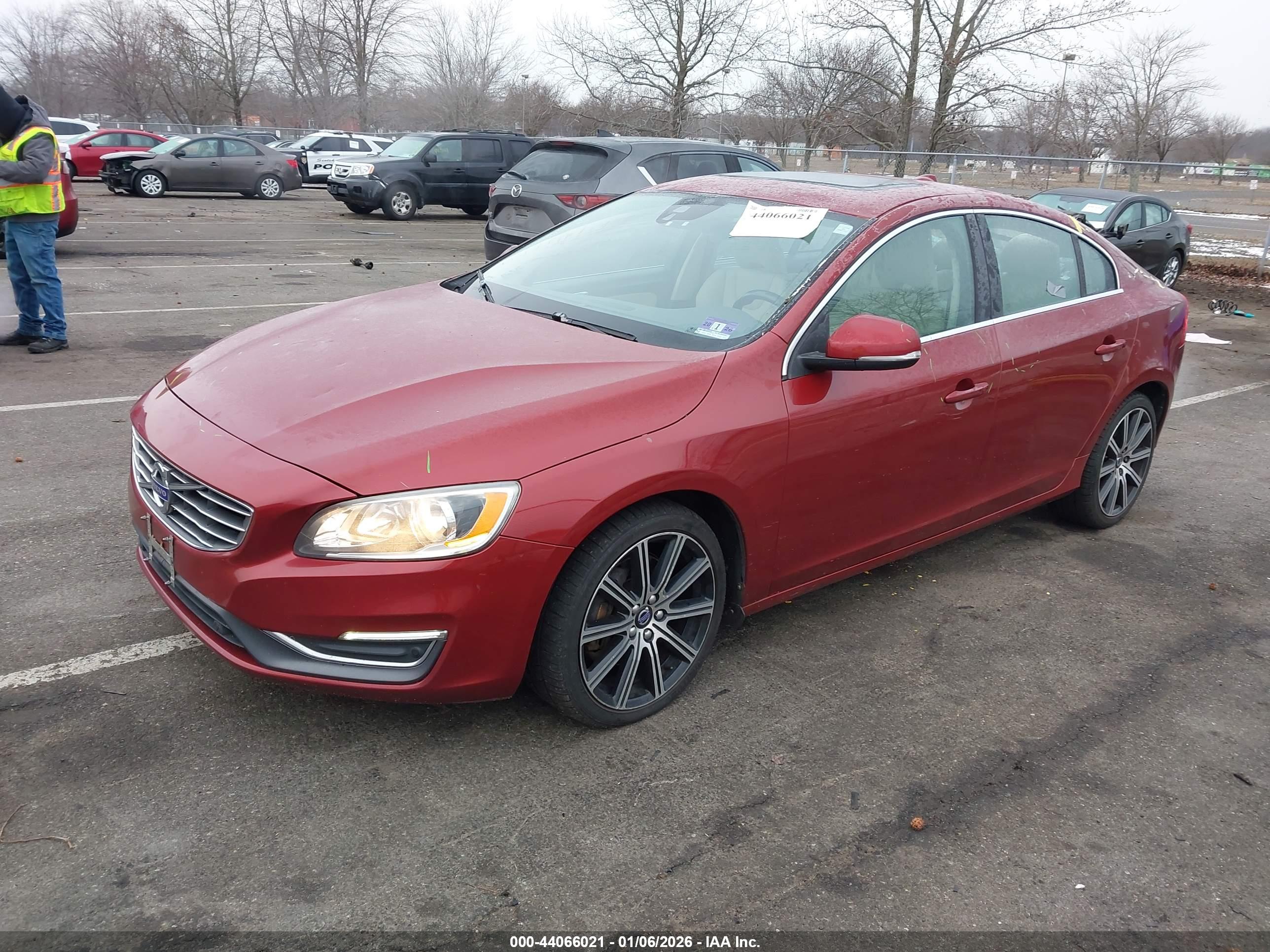 VOLVO S60 image 2