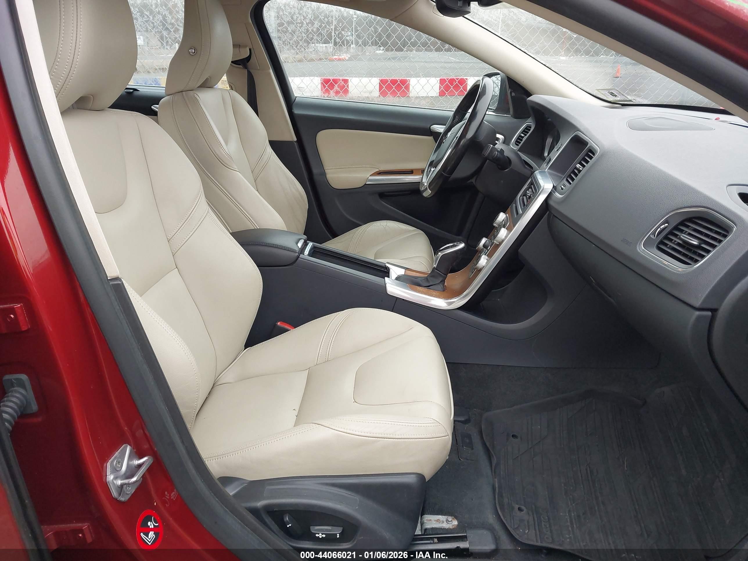 VOLVO S60 image 5
