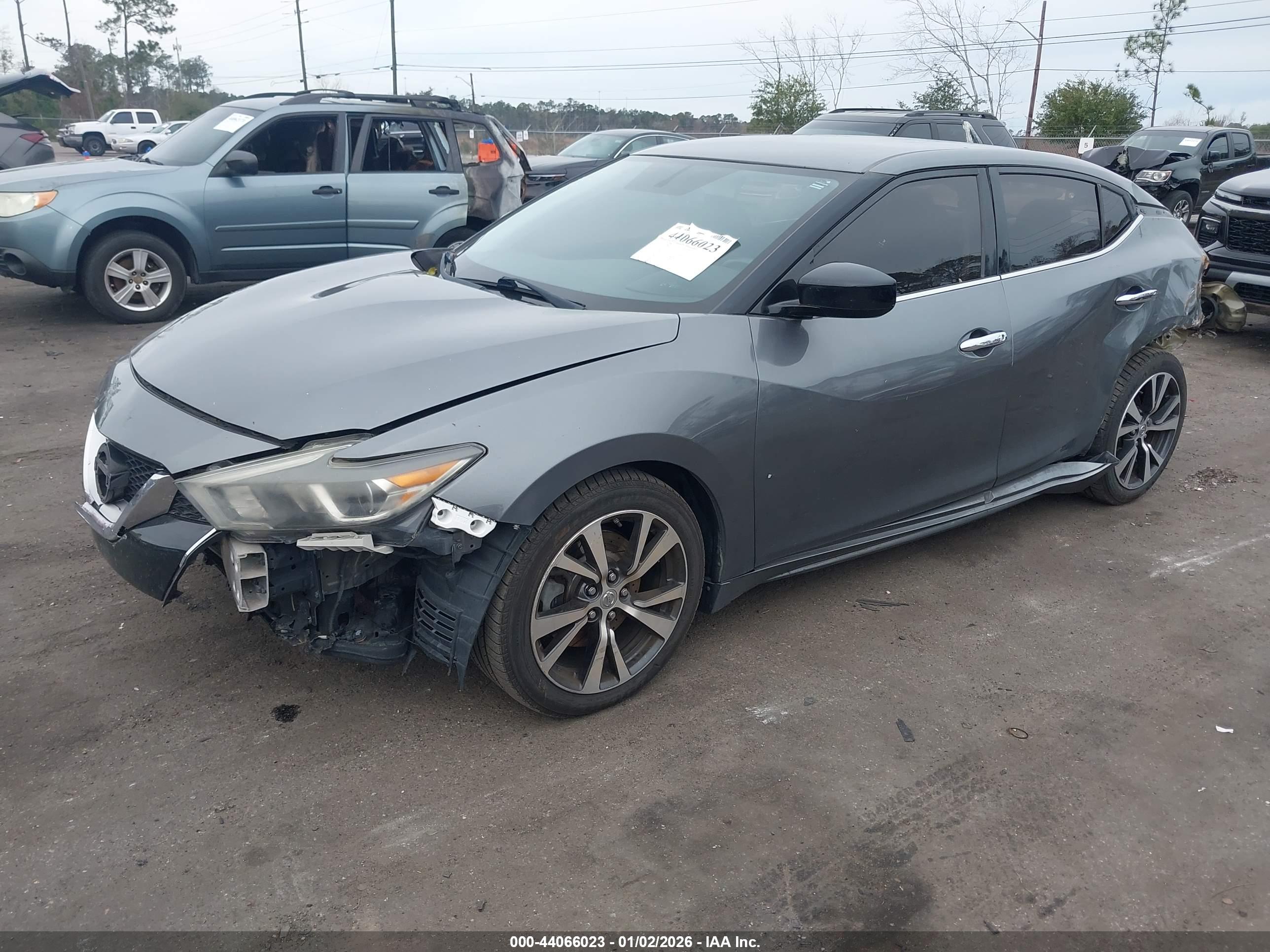 NISSAN MAXIMA image 2