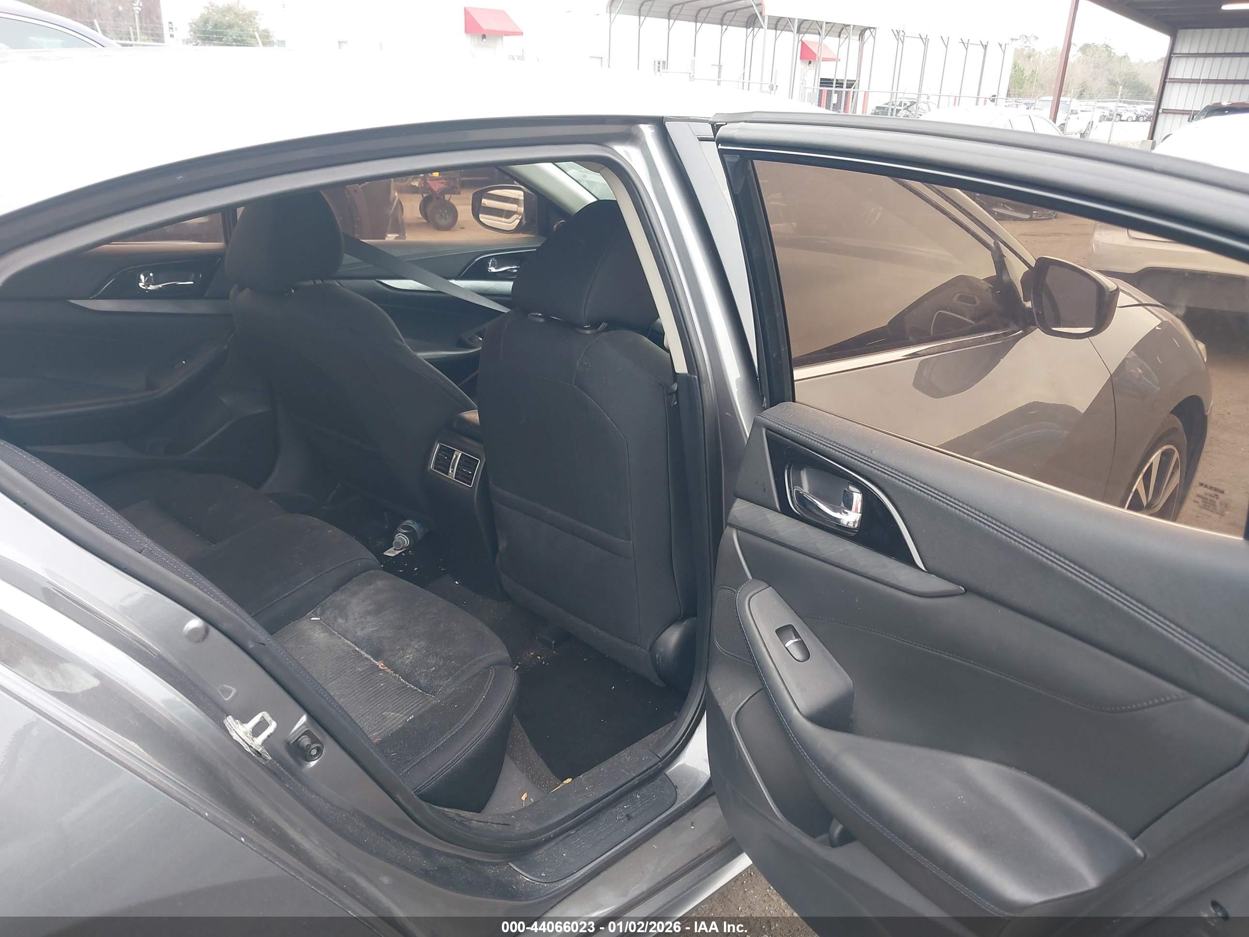 NISSAN MAXIMA image 8