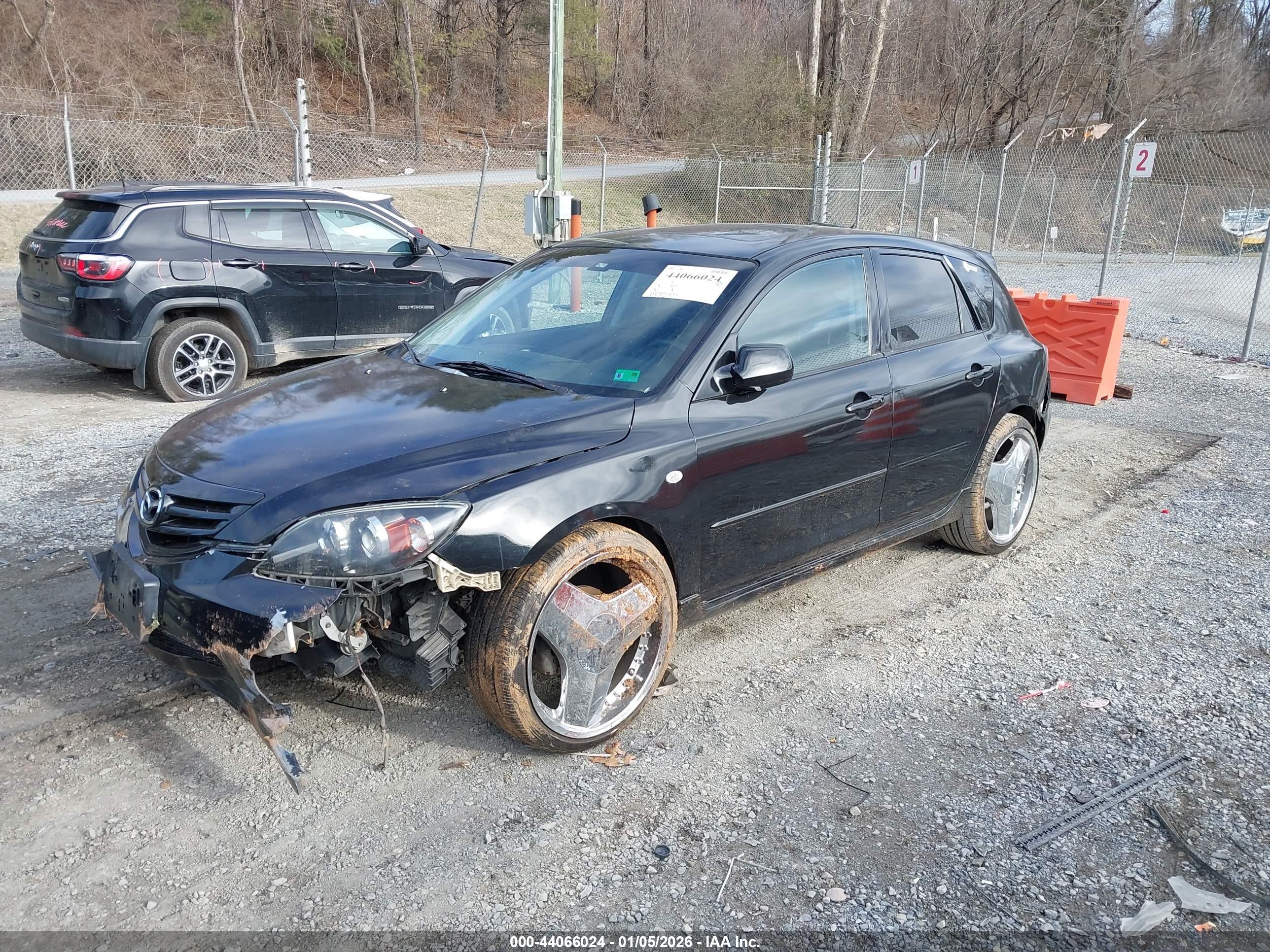 MAZDA MAZDA3 image 2