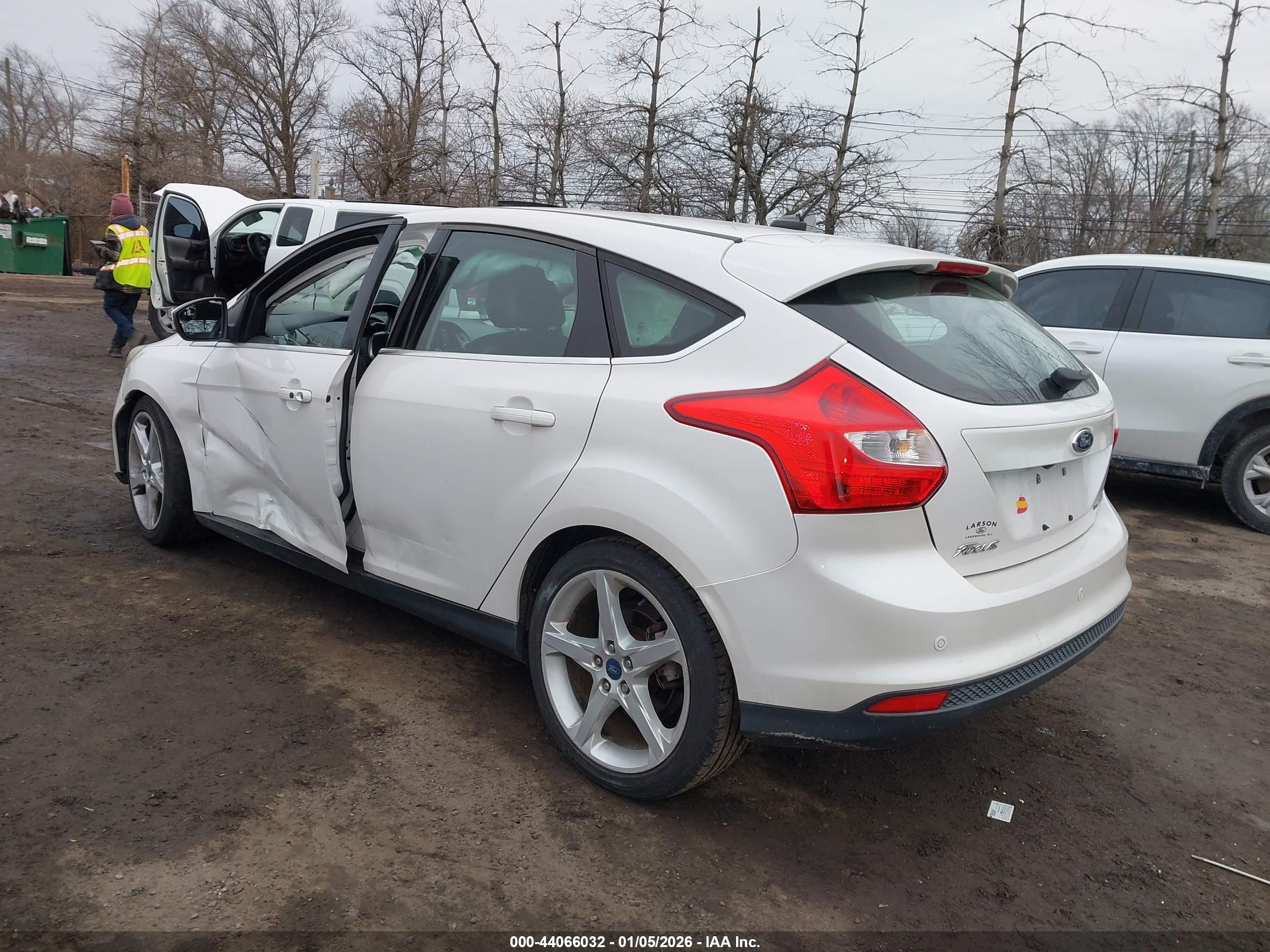 FORD FOCUS image 3