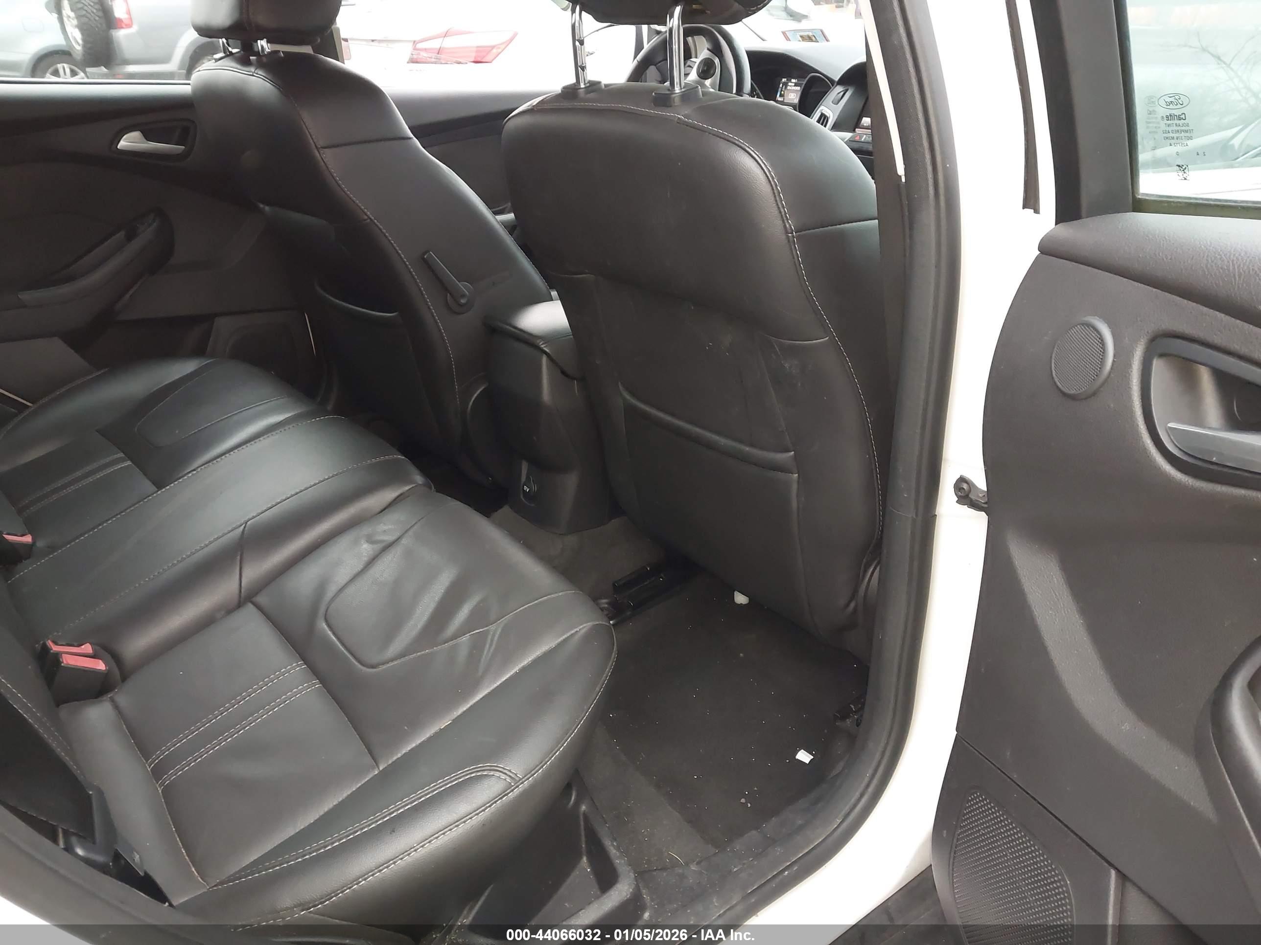 FORD FOCUS image 8