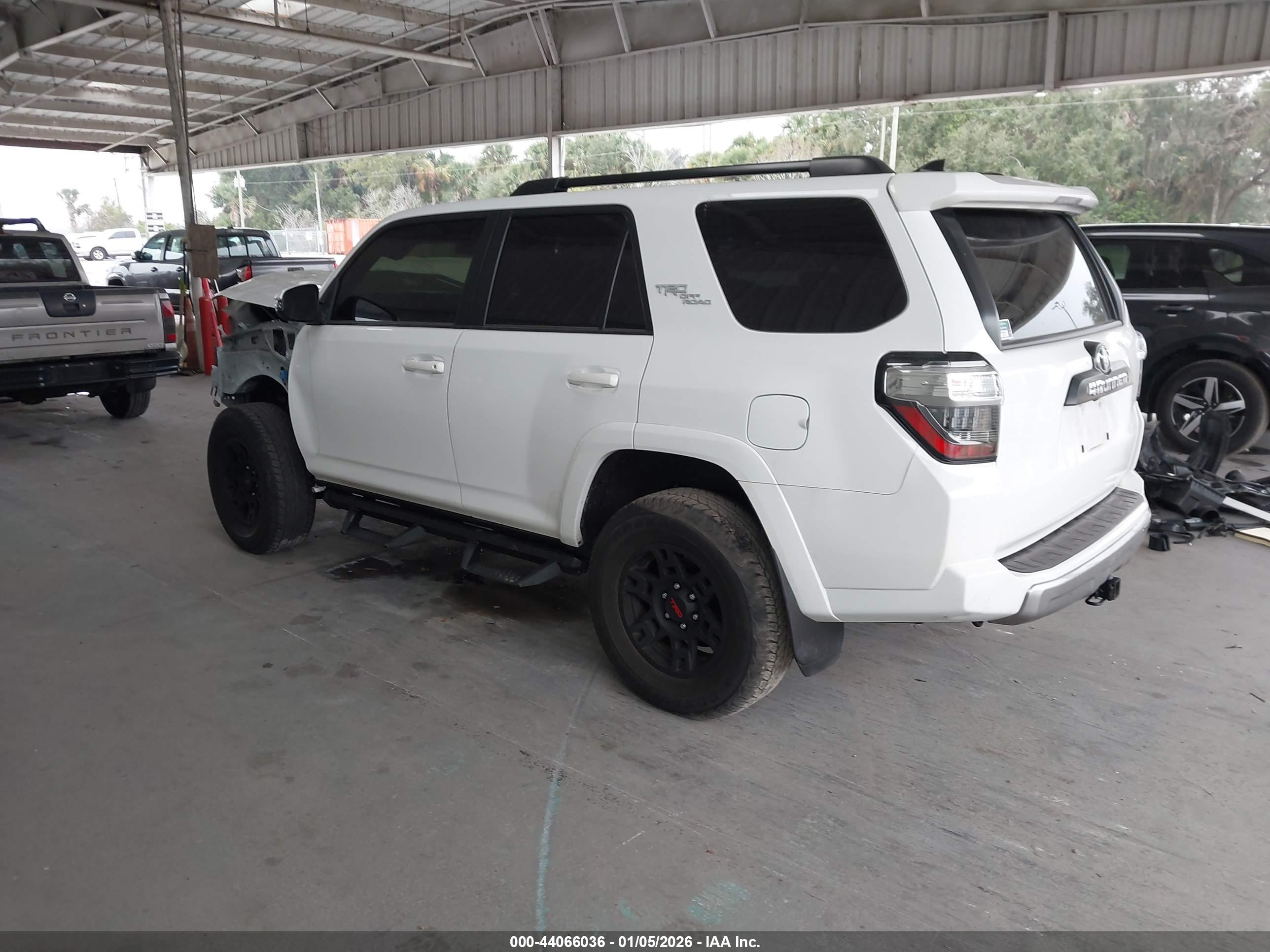TOYOTA 4RUNNER image 3