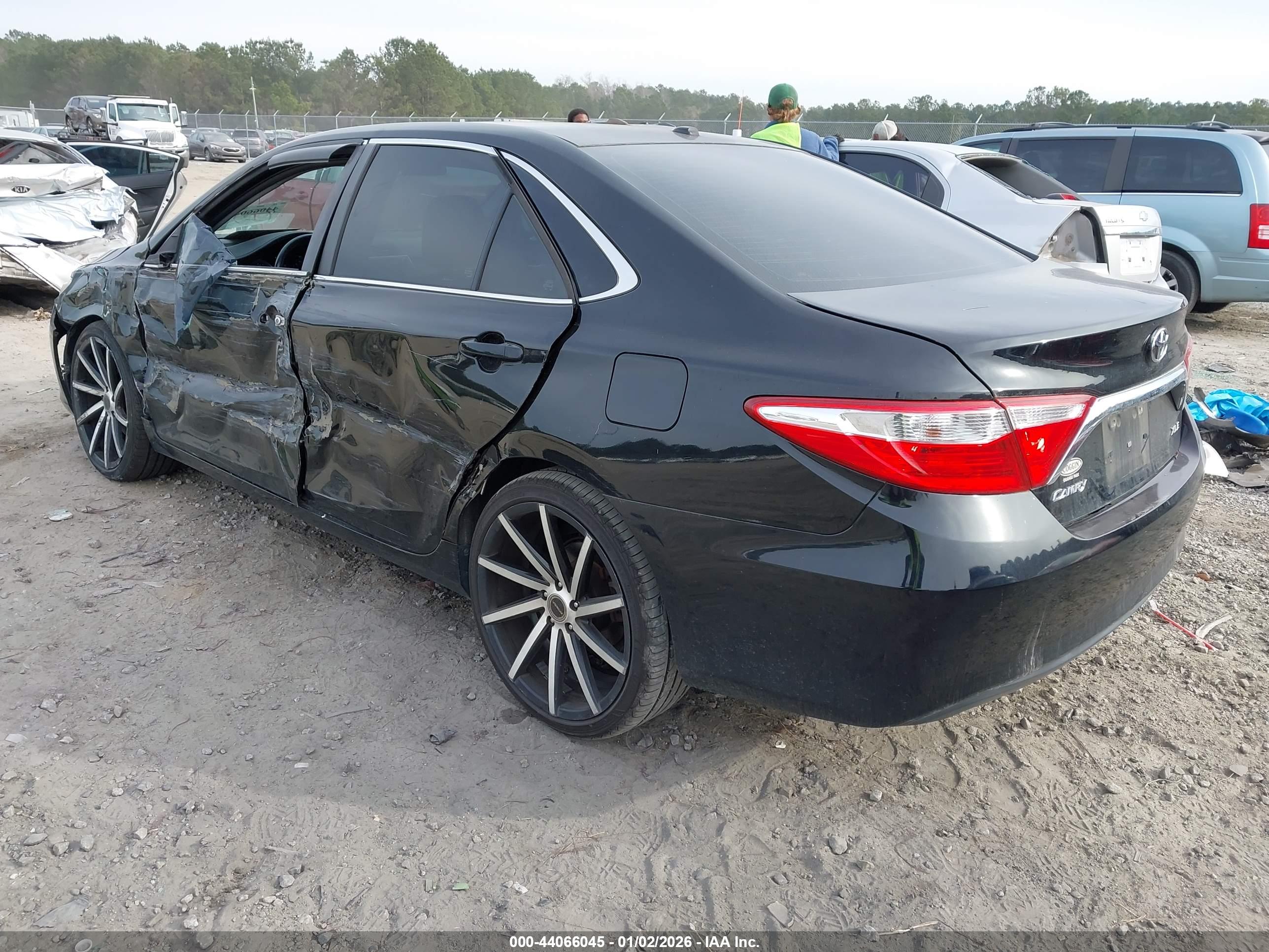 TOYOTA CAMRY image 3