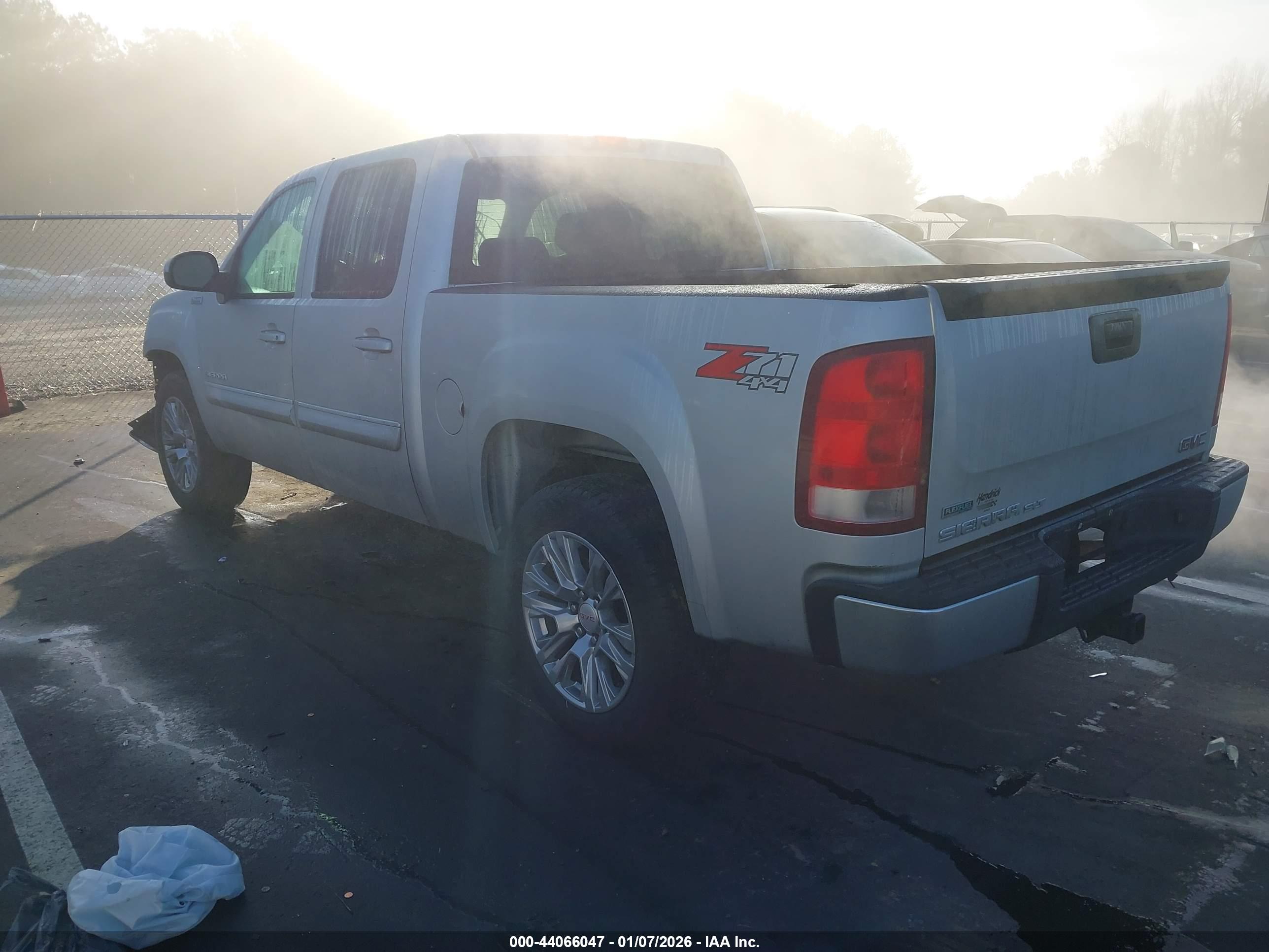 GMC SIERRA image 3