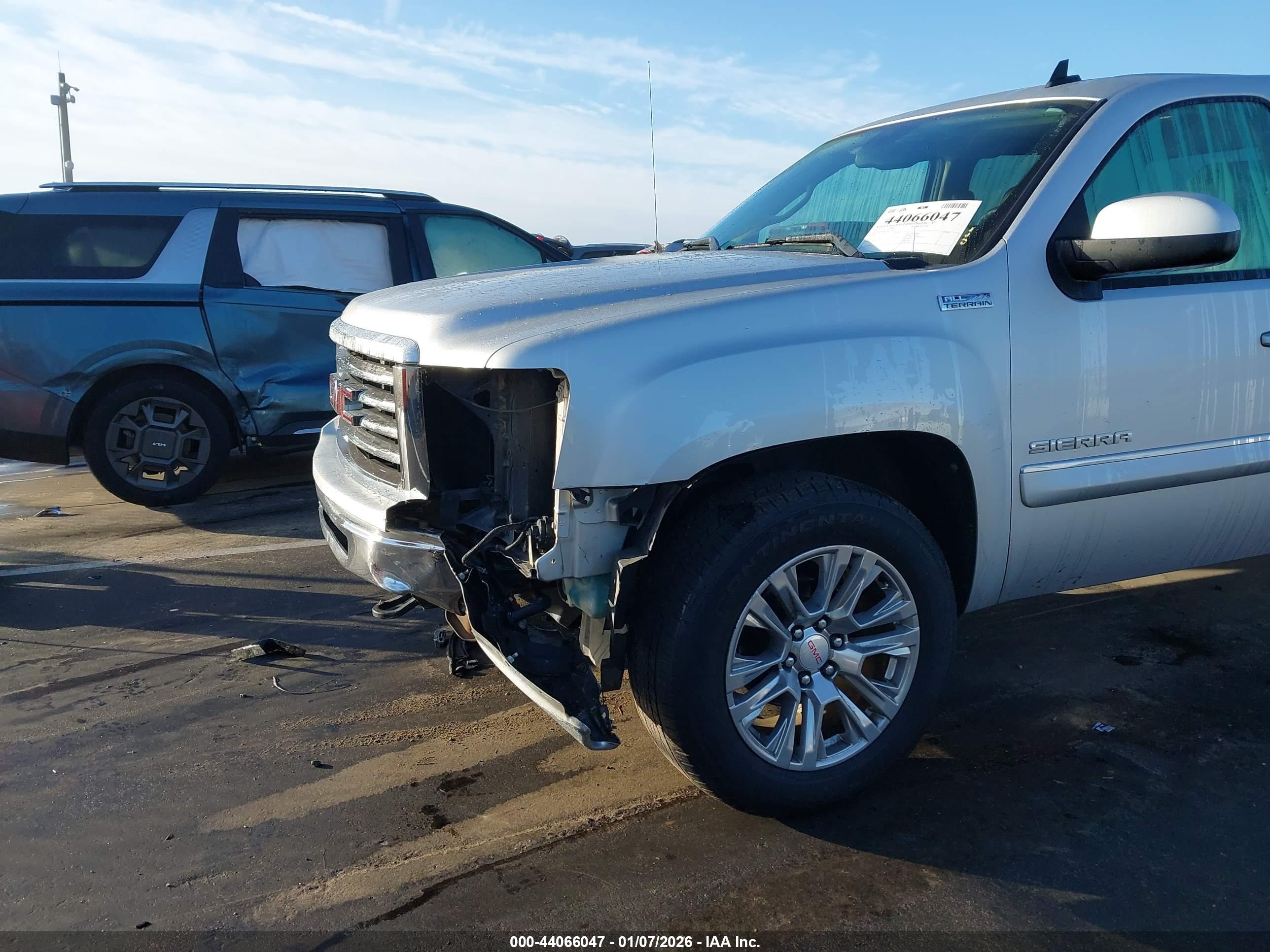 GMC SIERRA image 6