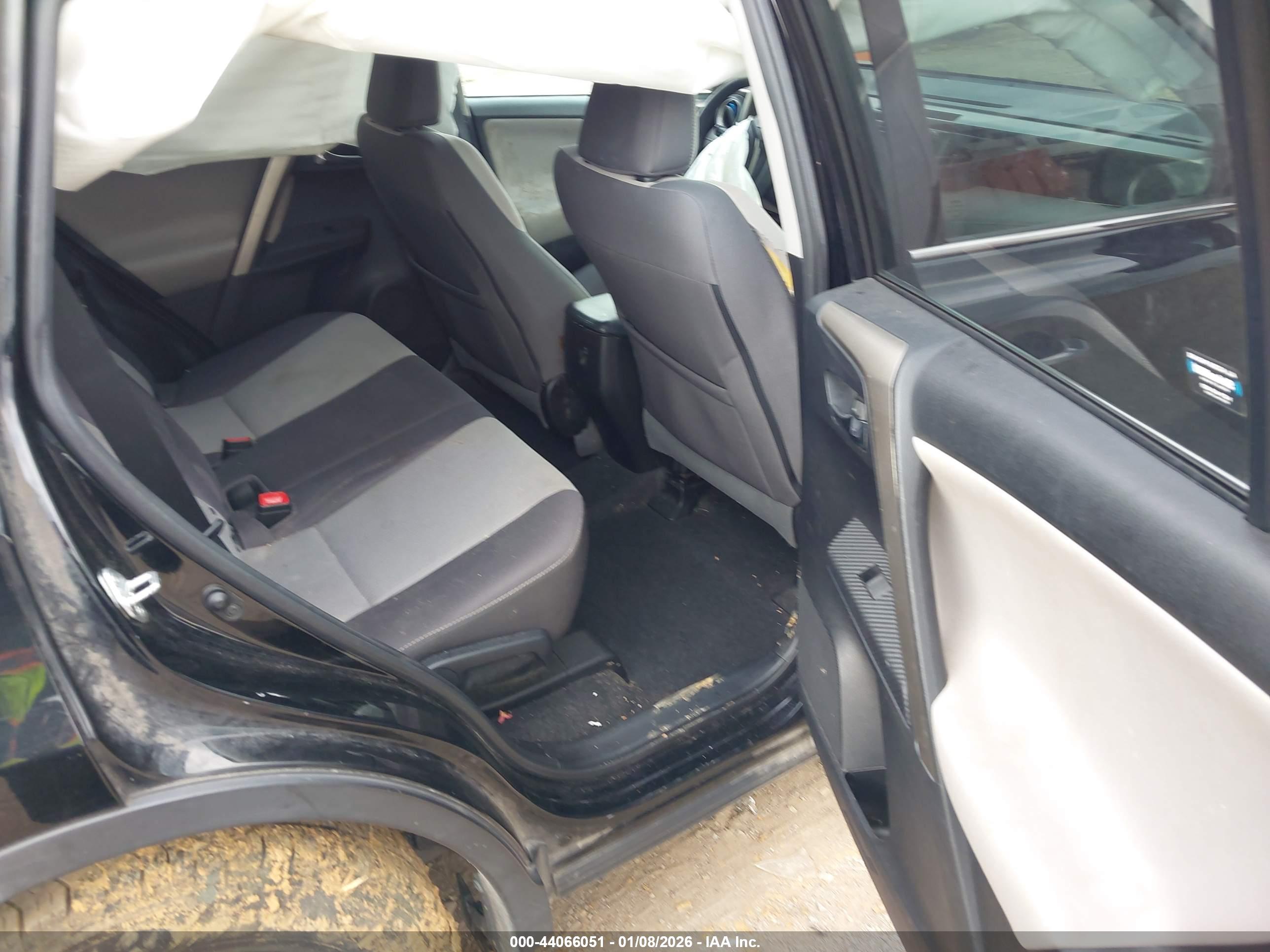 TOYOTA RAV4 image 8