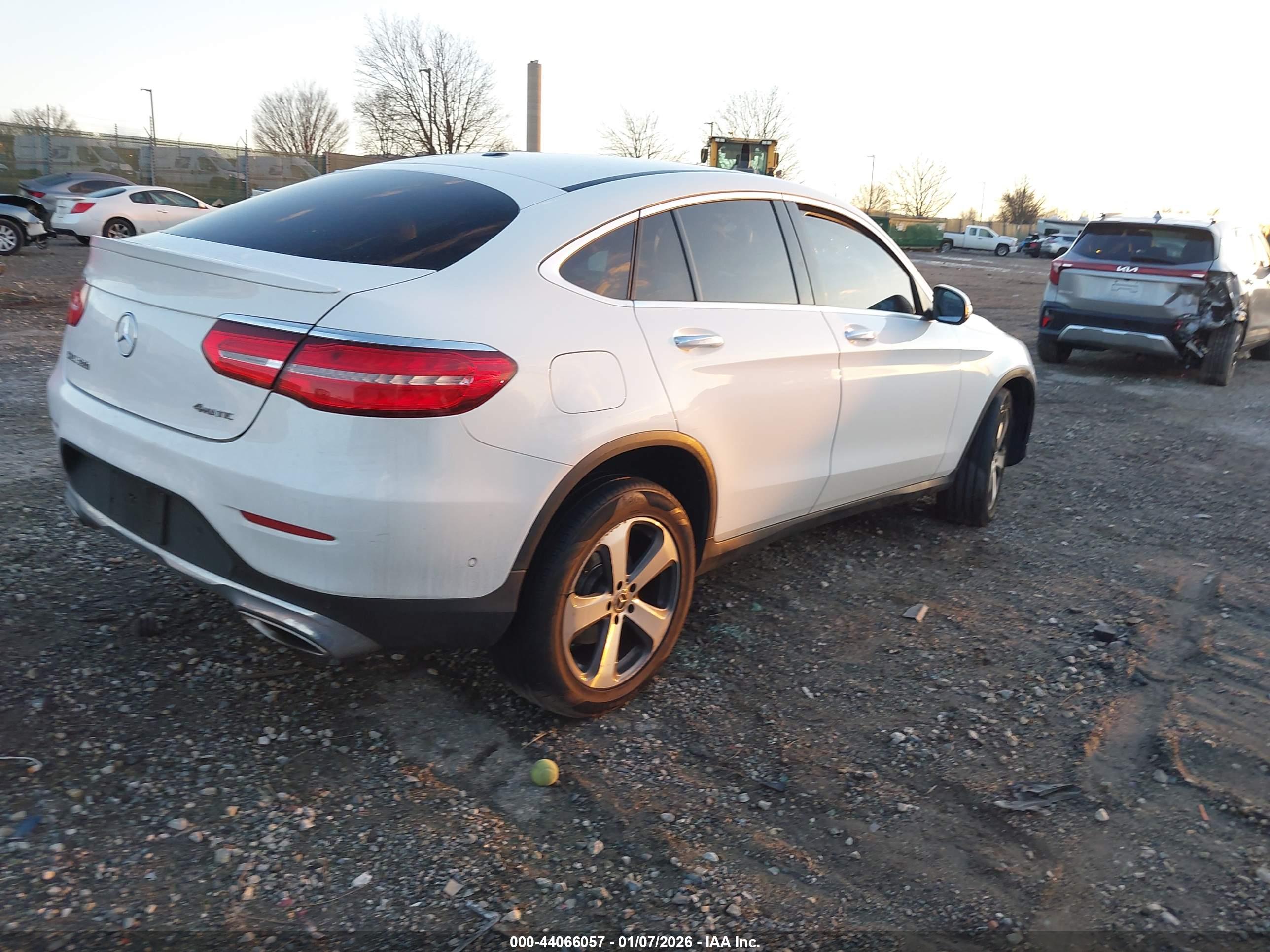 MERCEDES-BENZ GLC image 4