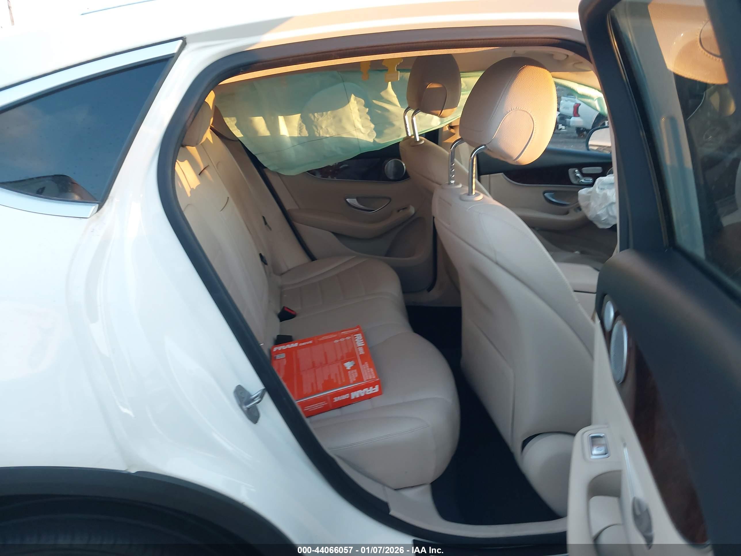 MERCEDES-BENZ GLC image 8