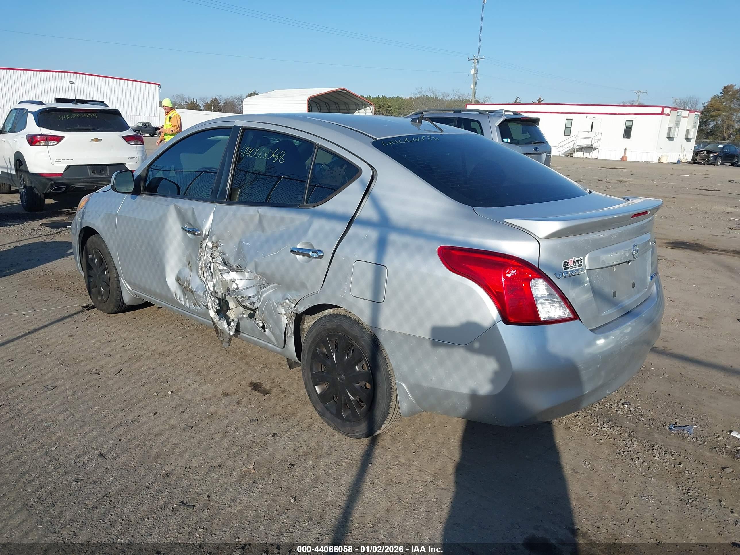 NISSAN VERSA image 3