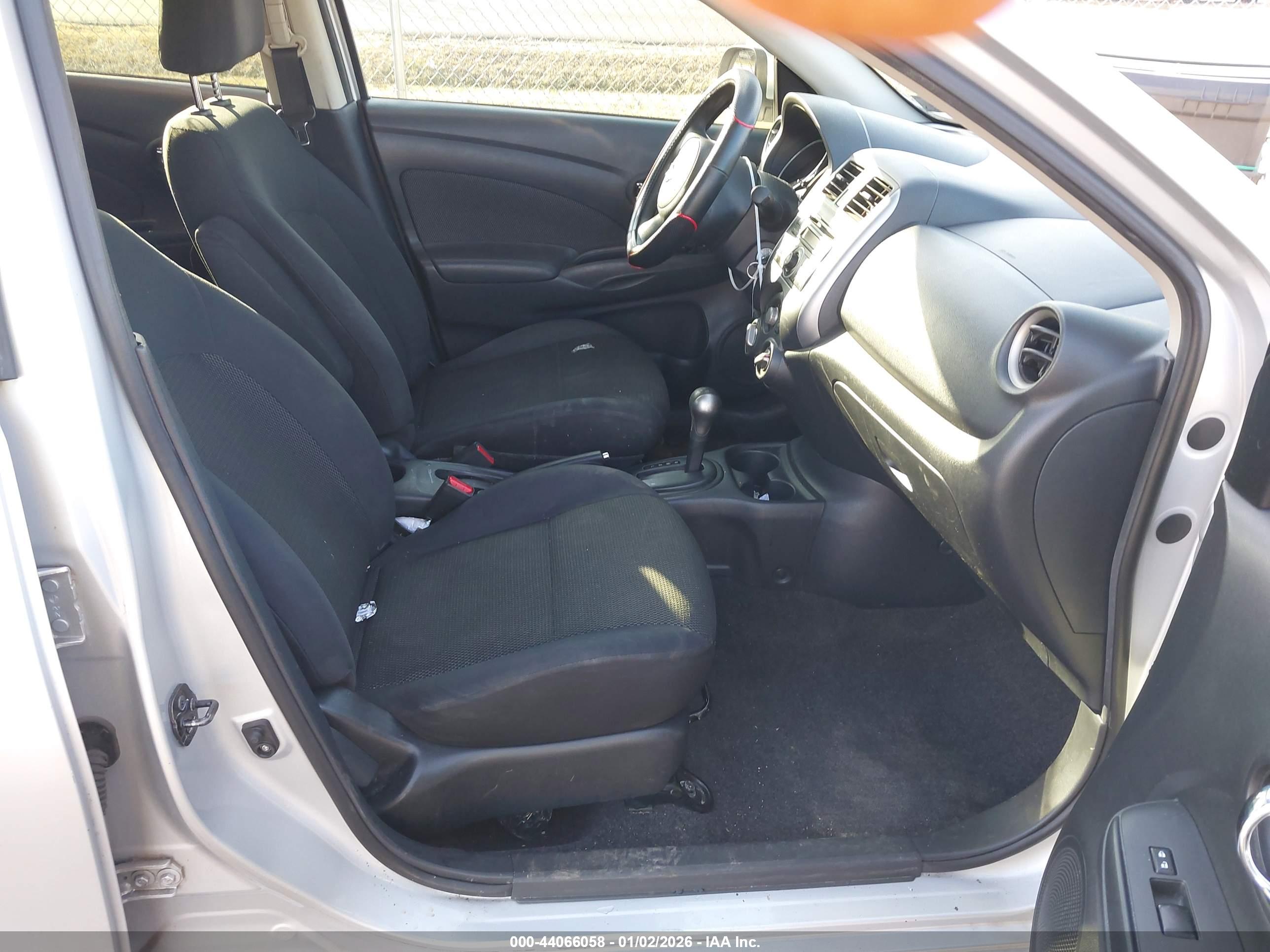 NISSAN VERSA image 5
