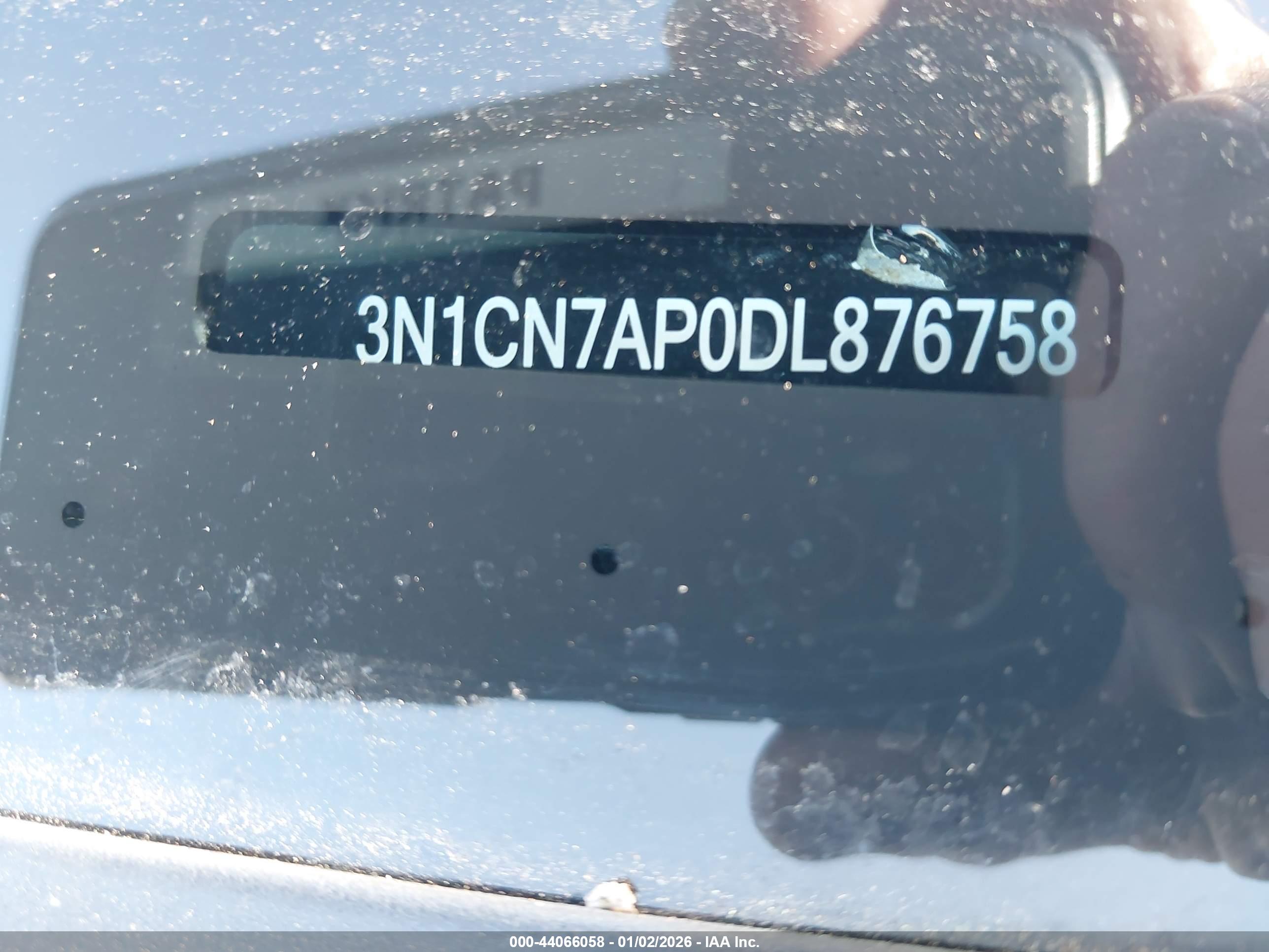 NISSAN VERSA image 9