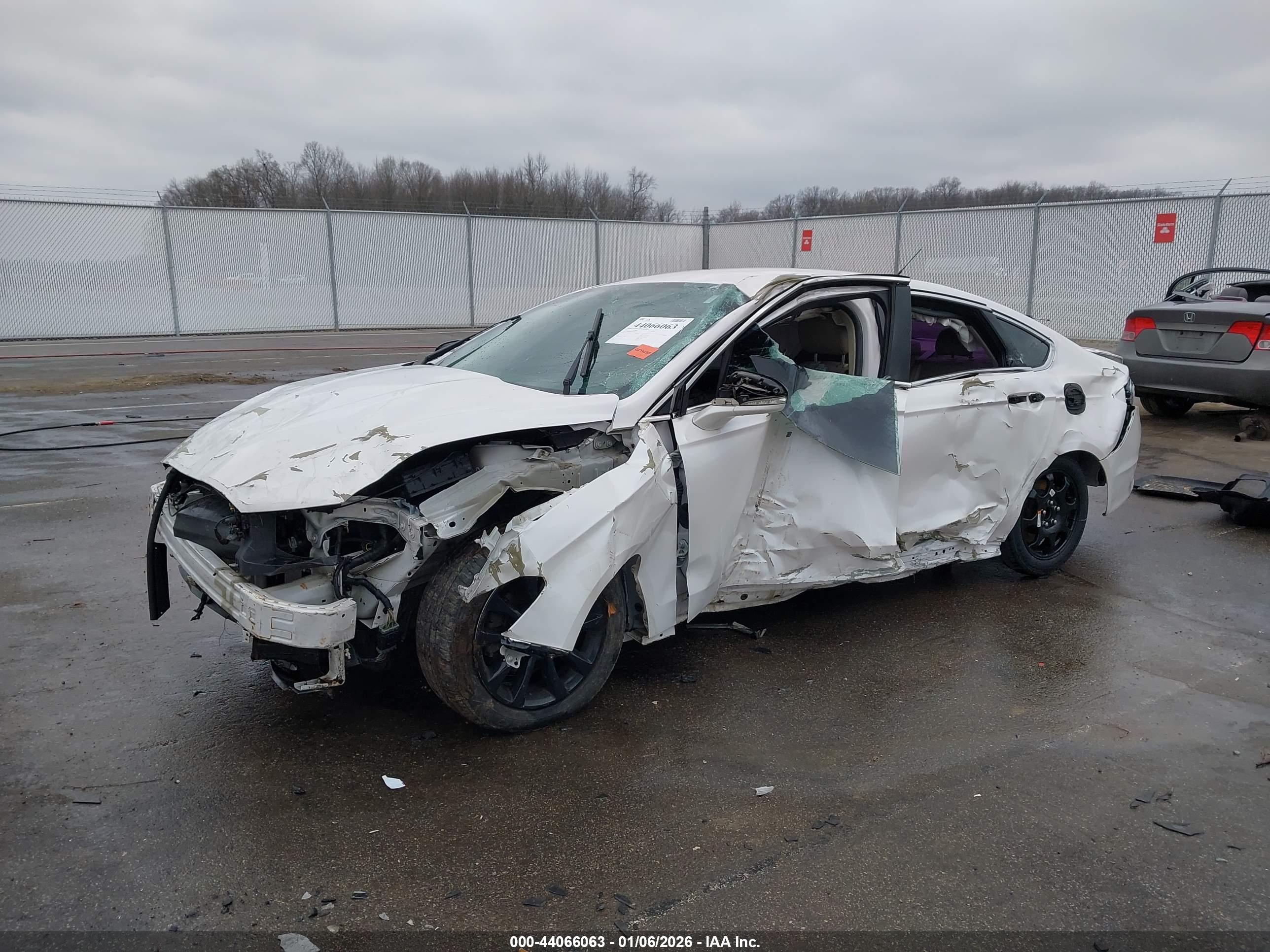 FORD FUSION image 2