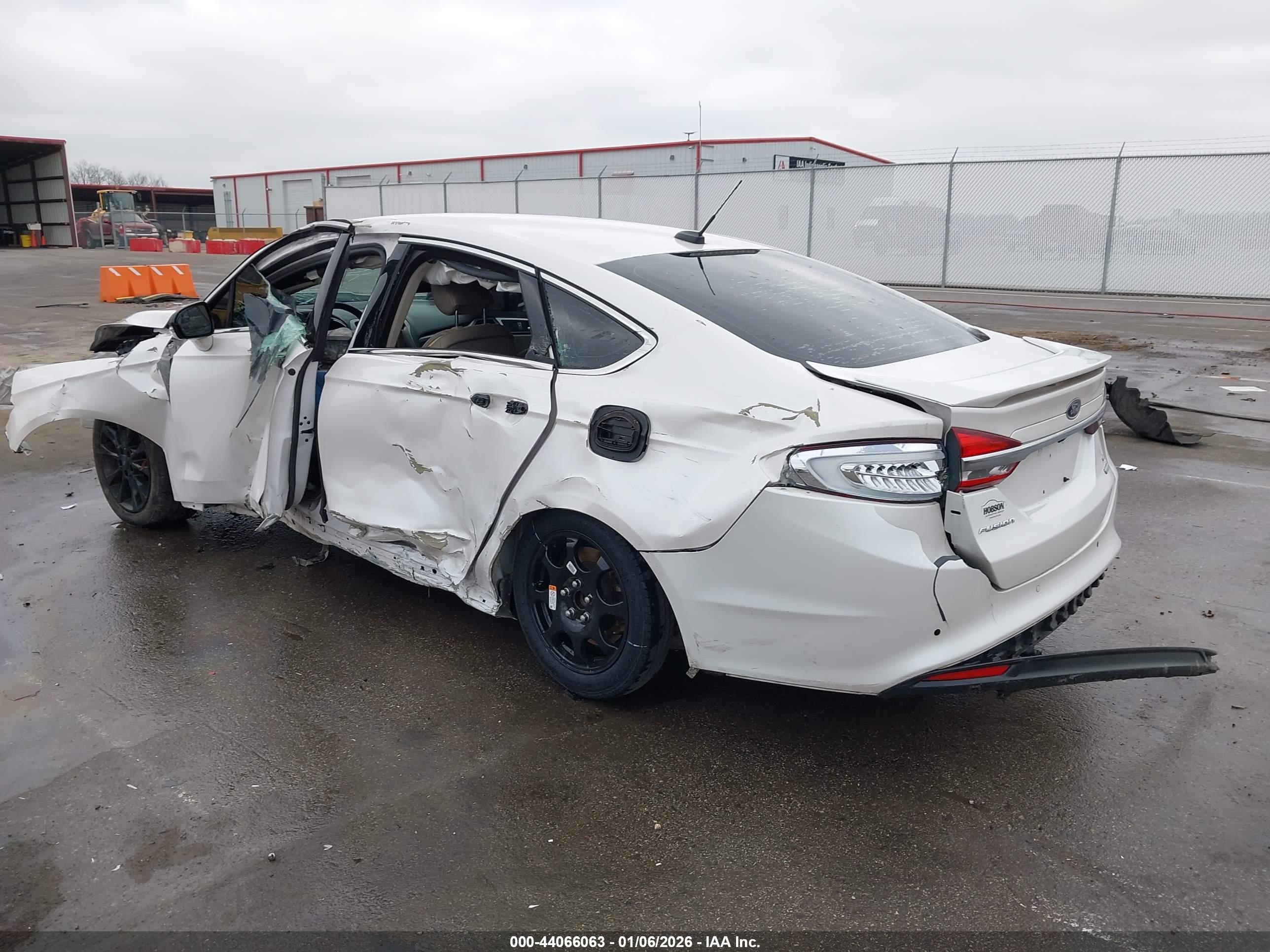 FORD FUSION image 3