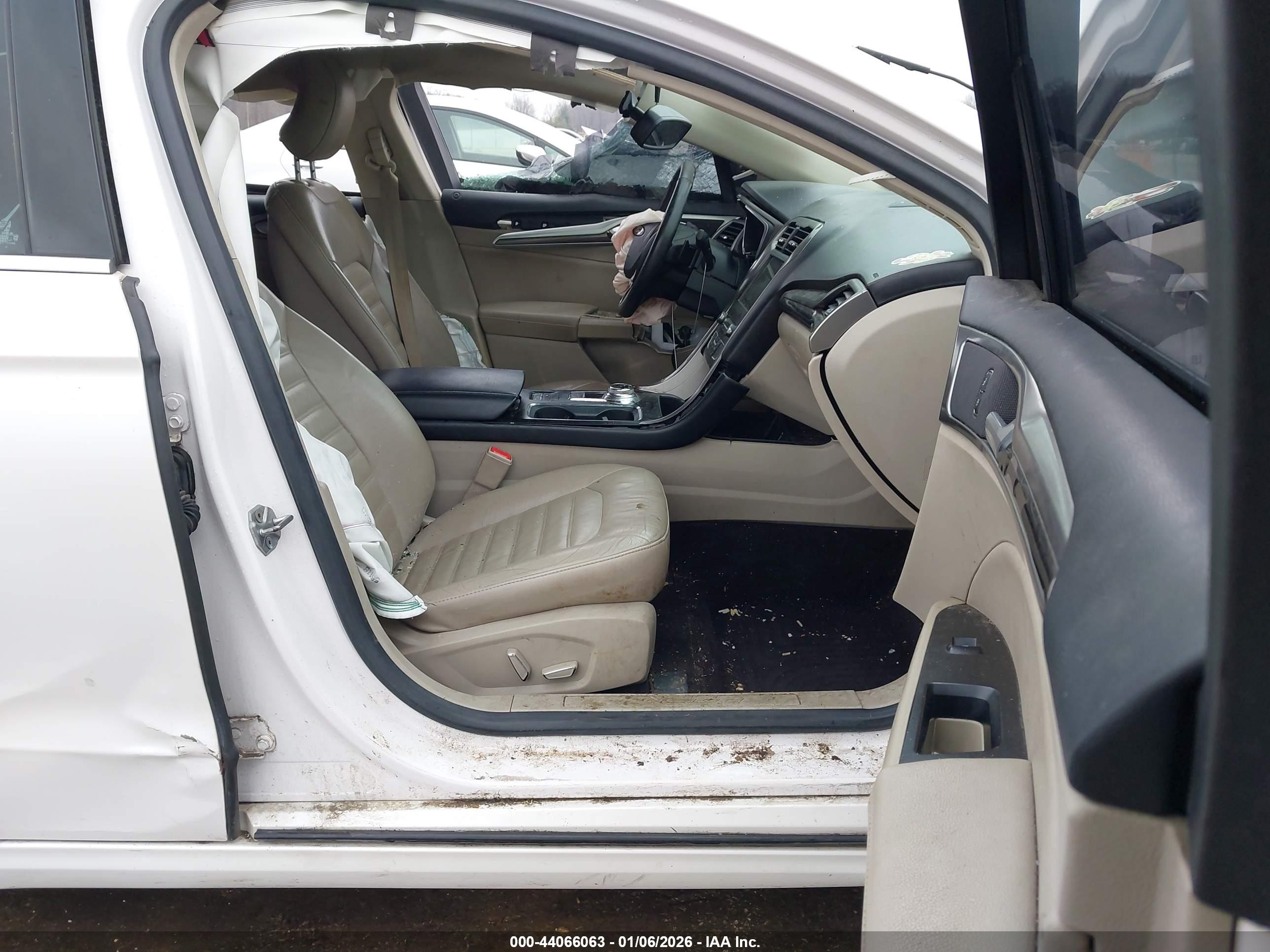 FORD FUSION image 5