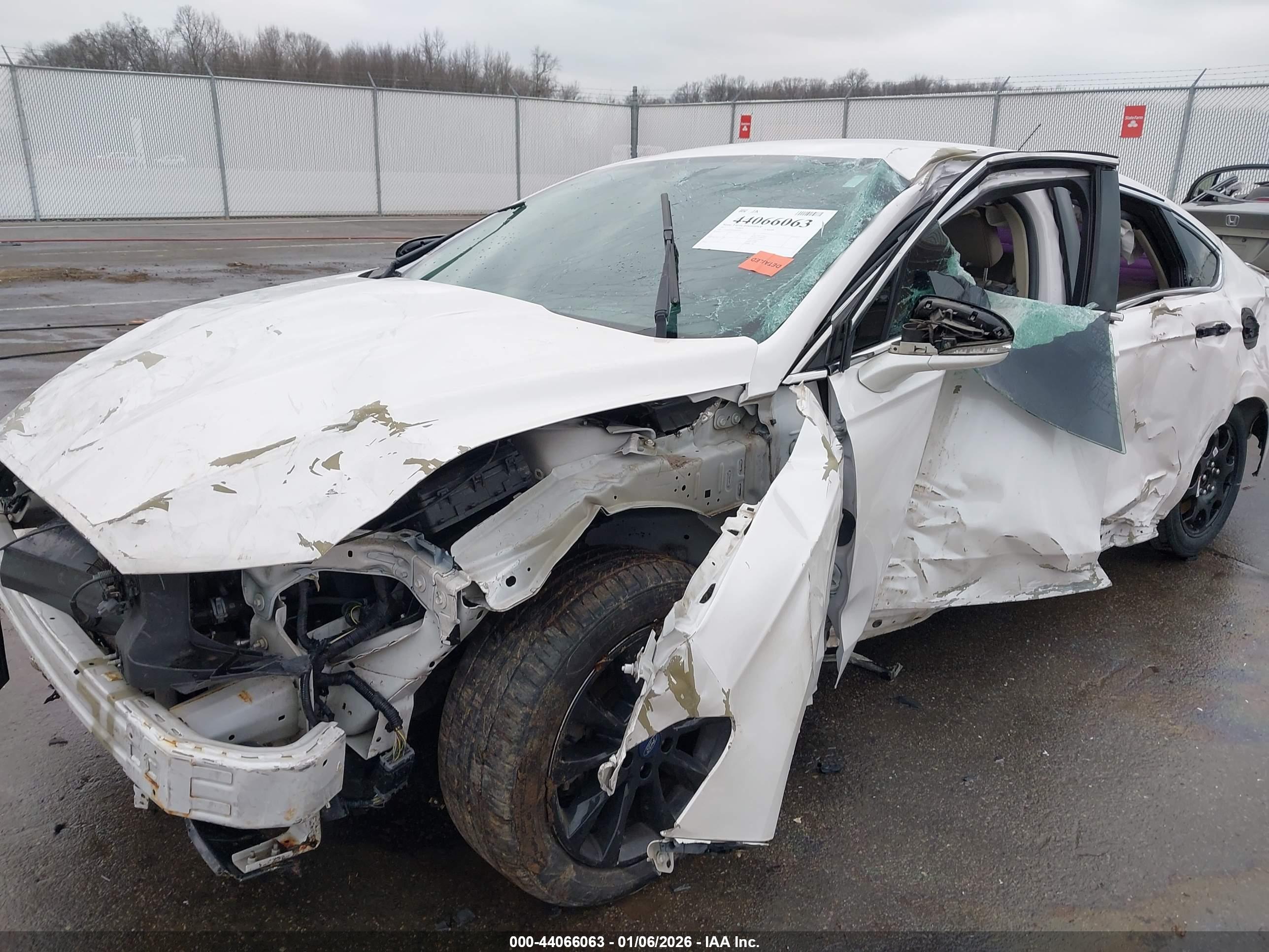 FORD FUSION image 6