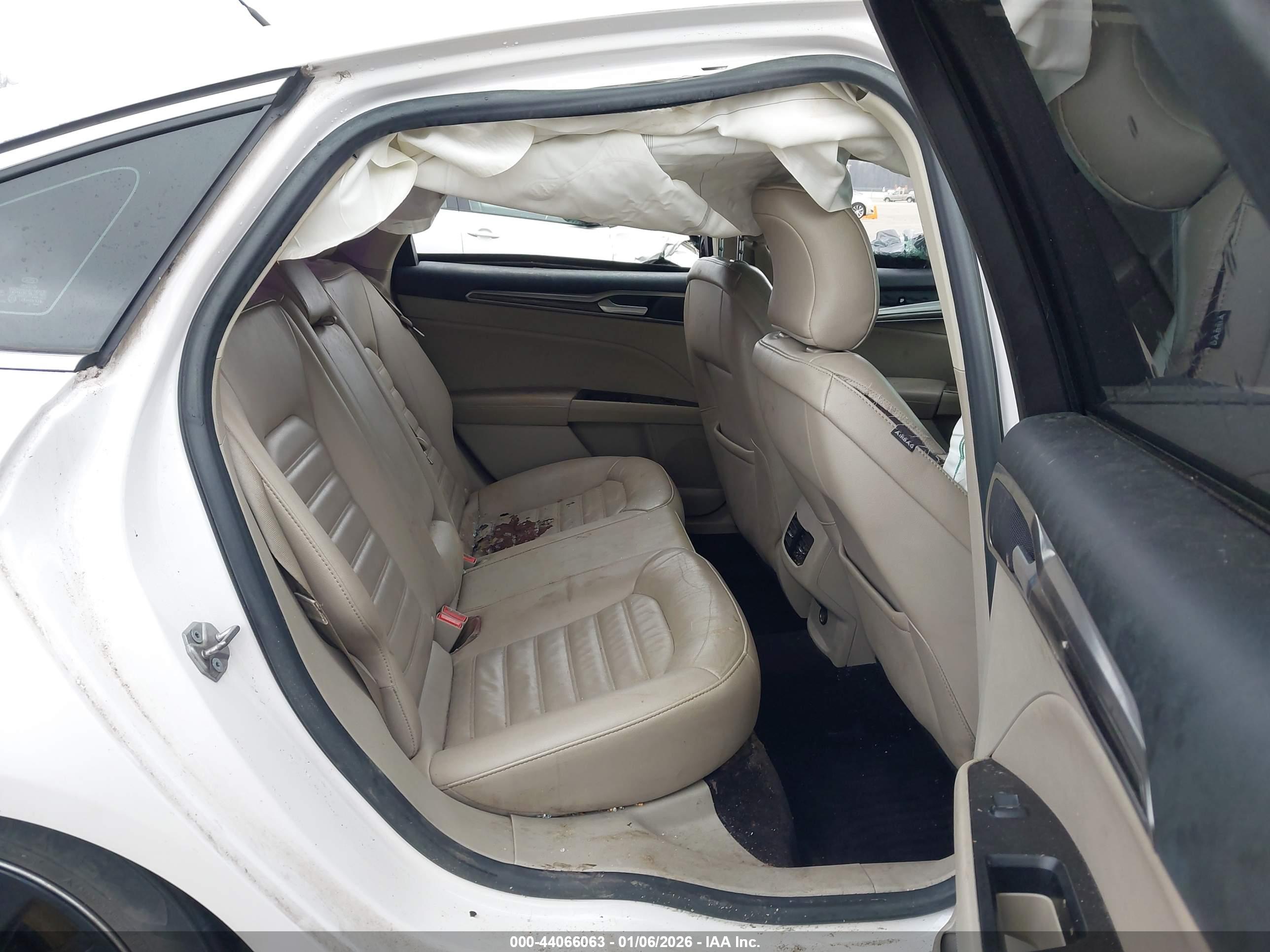 FORD FUSION image 8