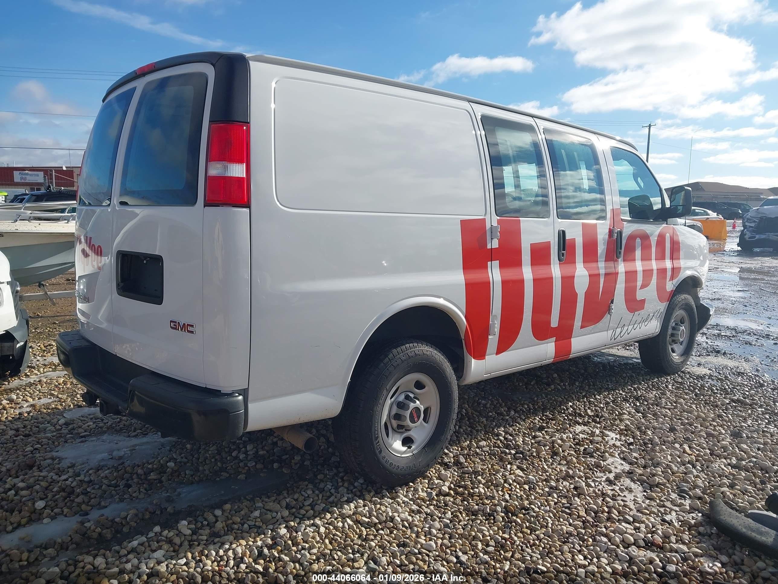 GMC SAVANA image 4