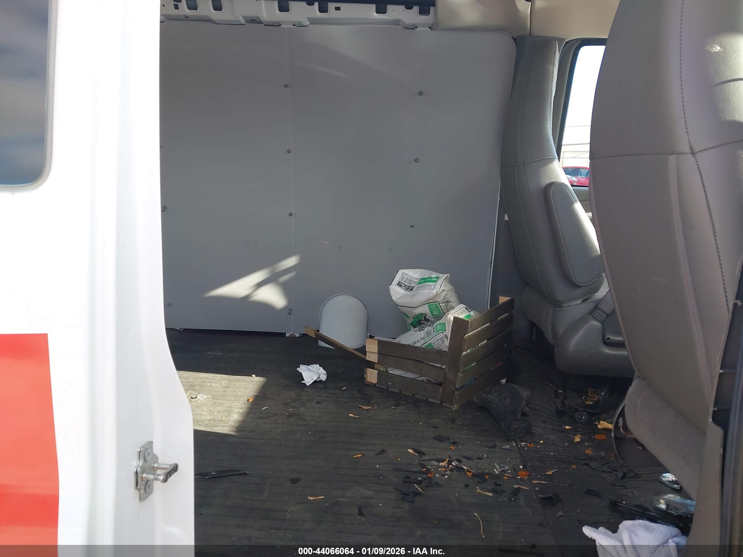 GMC SAVANA image 8