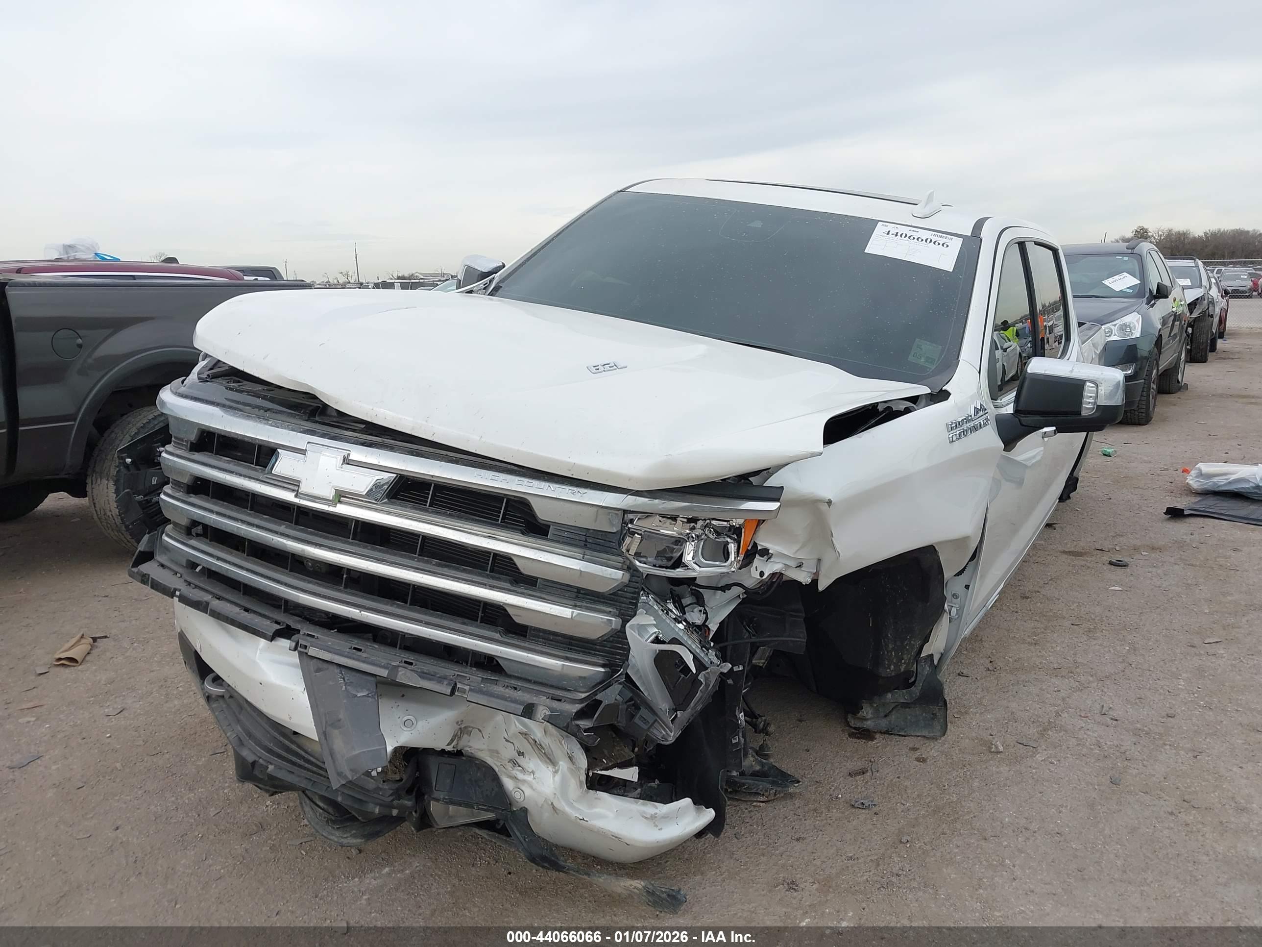 CHEVROLET SILVERADO image 2