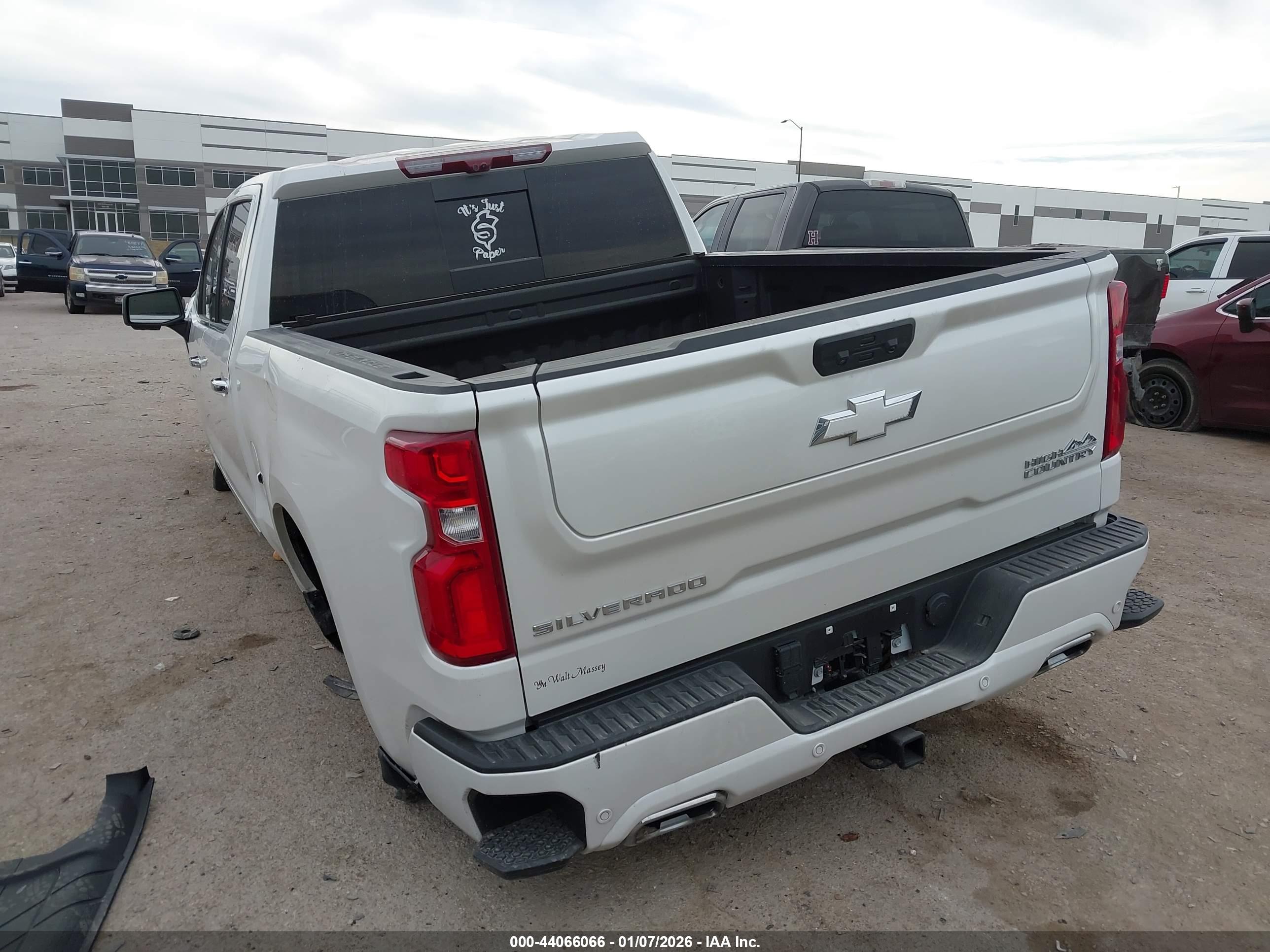 CHEVROLET SILVERADO image 3