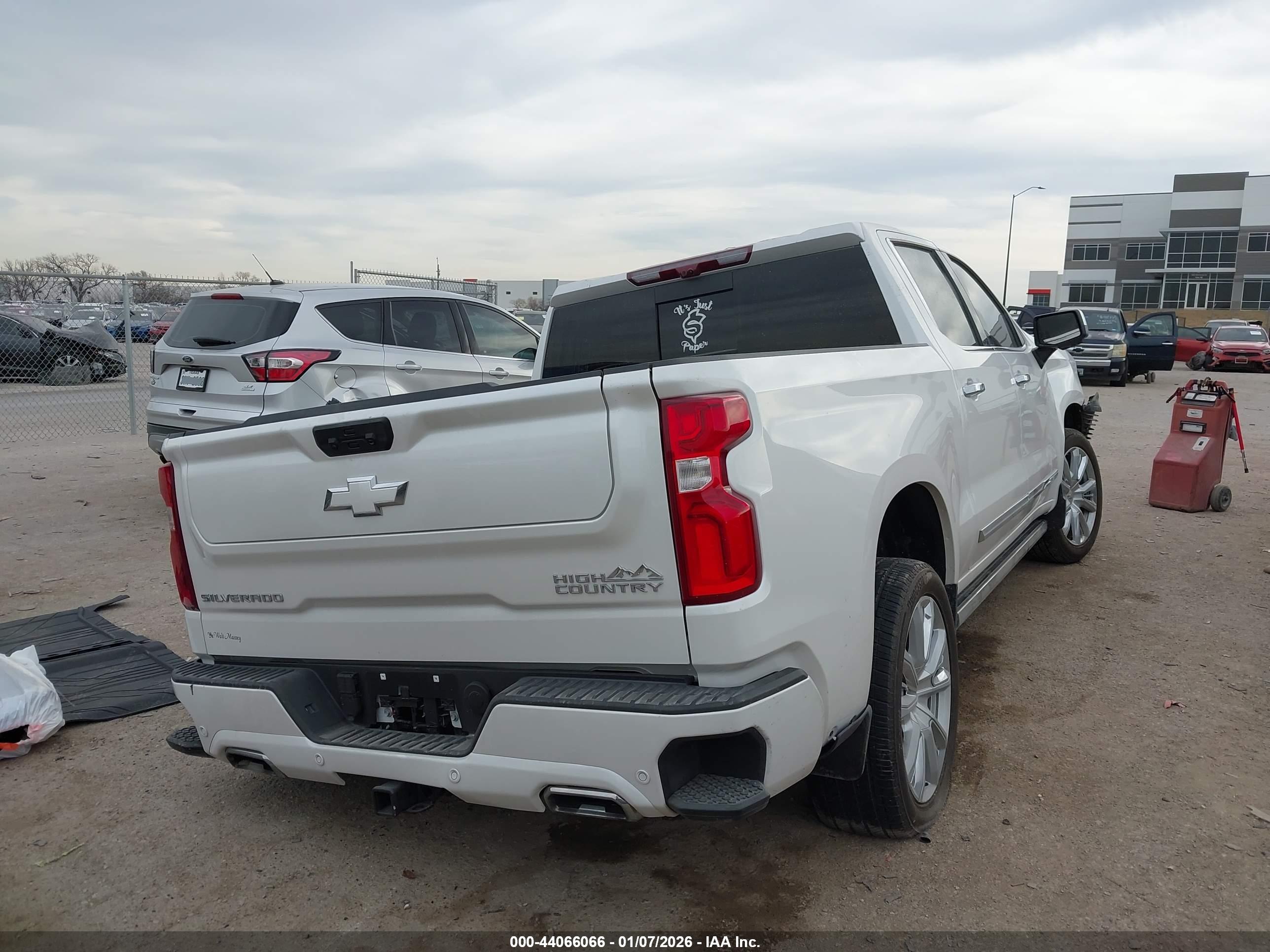 CHEVROLET SILVERADO image 4