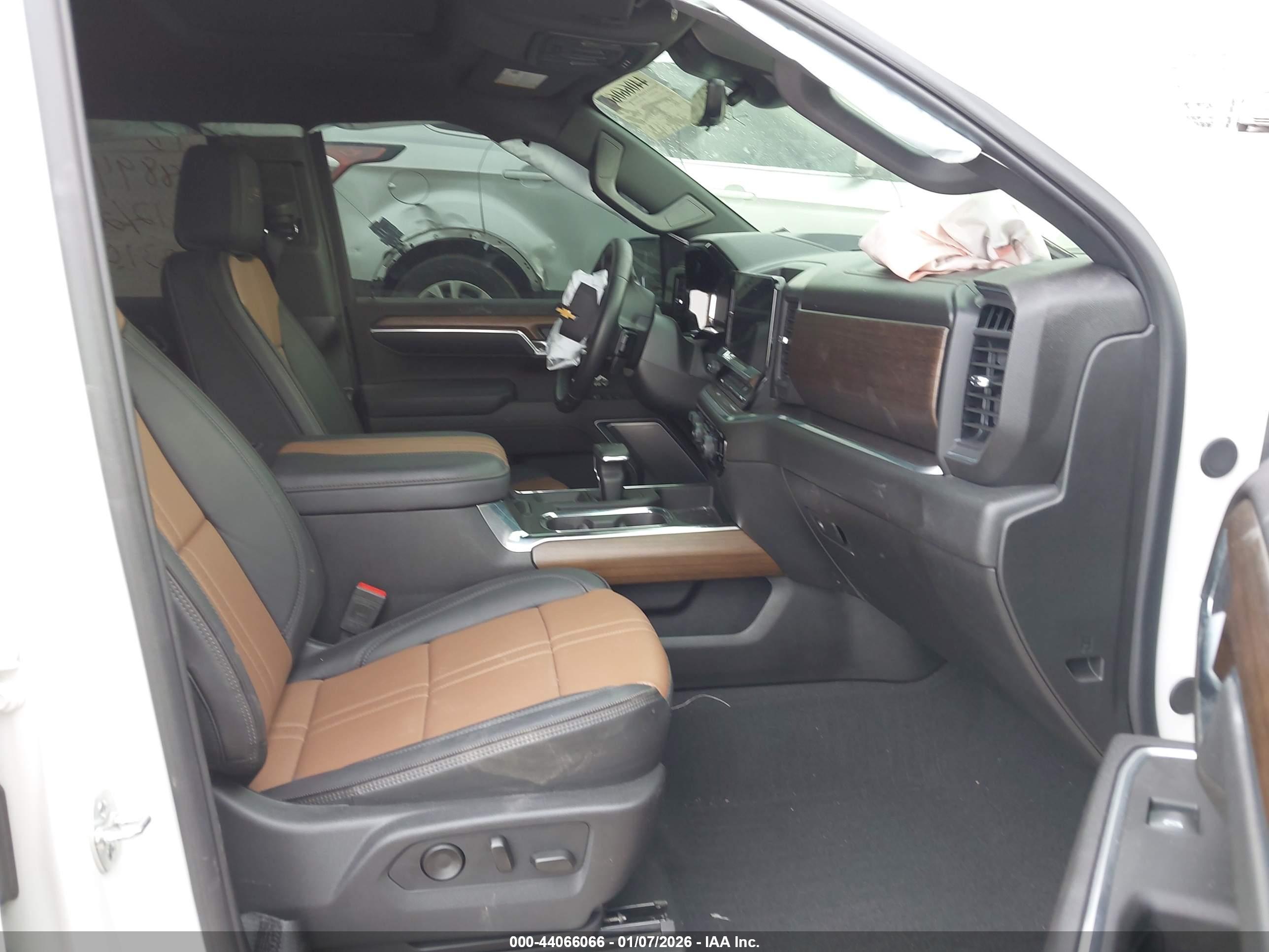 CHEVROLET SILVERADO image 5