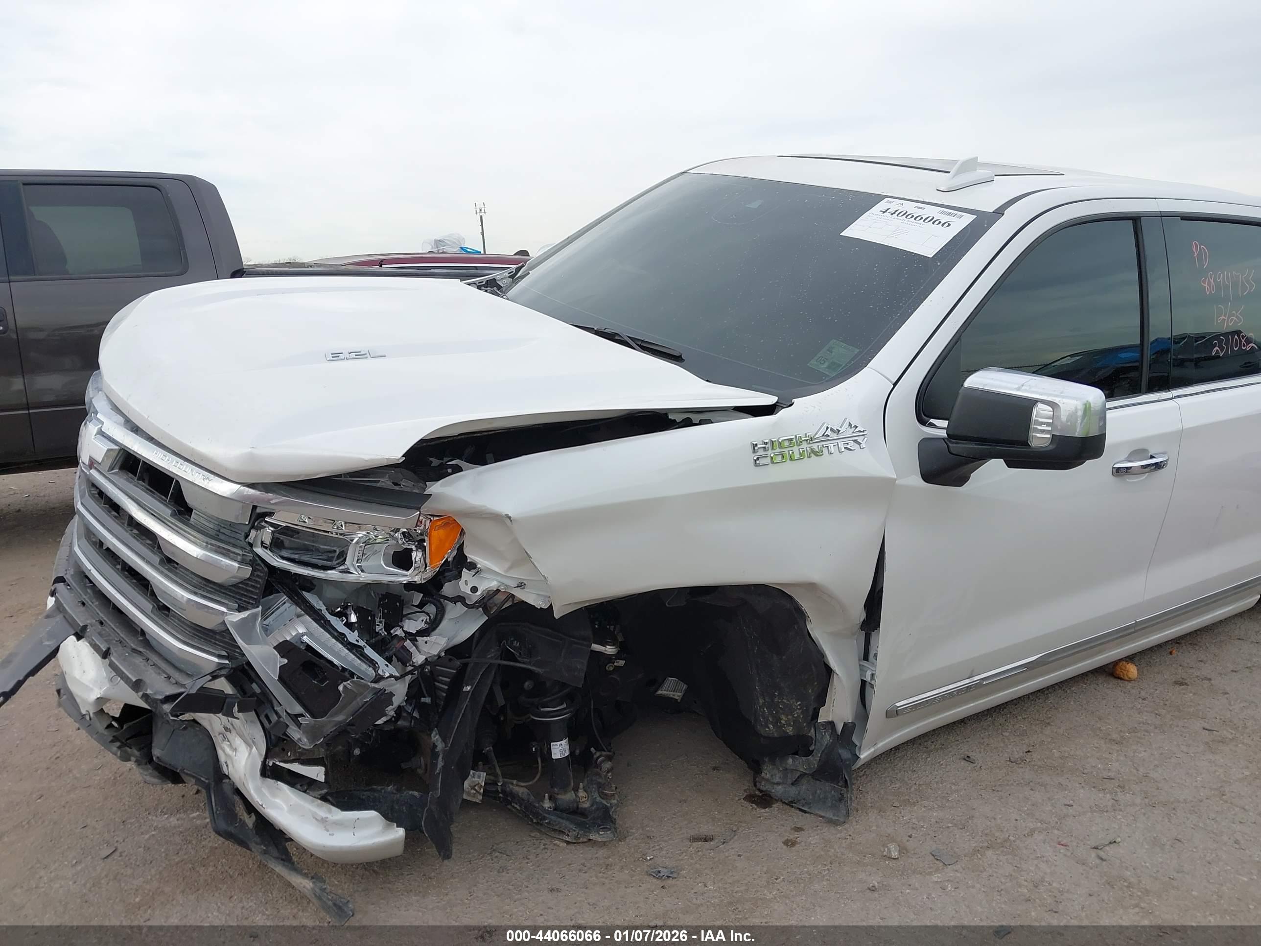 CHEVROLET SILVERADO image 6