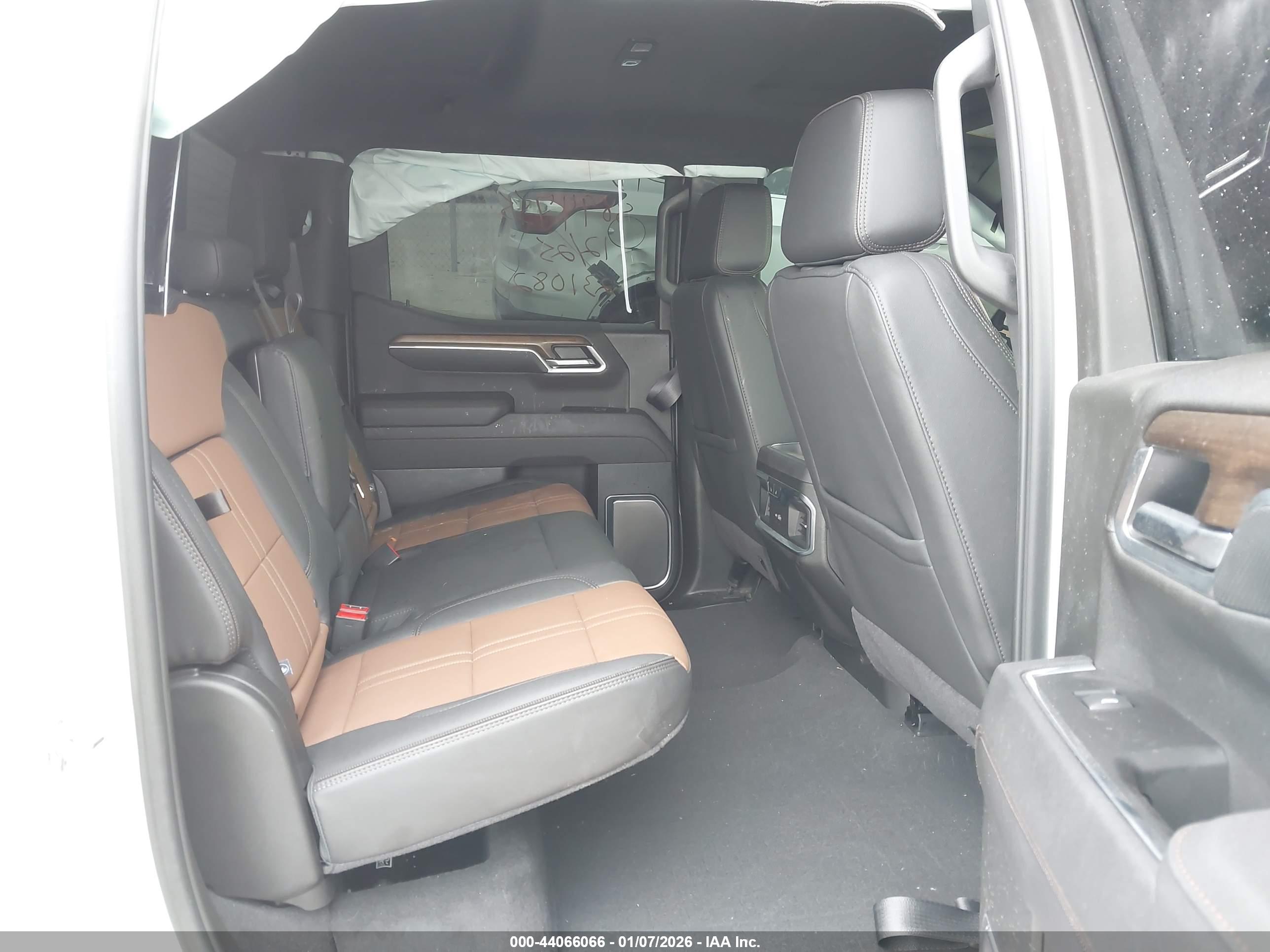 CHEVROLET SILVERADO image 8