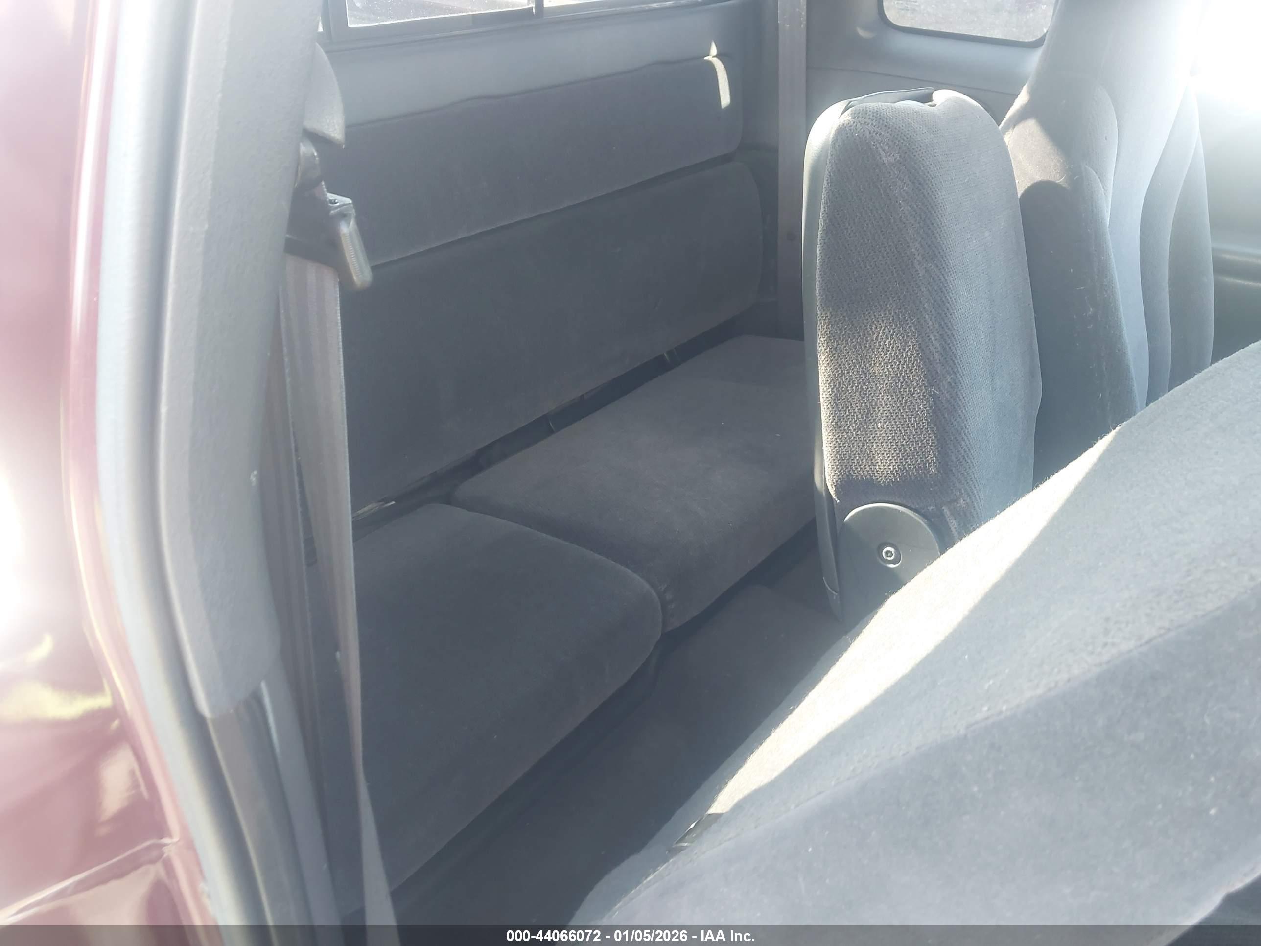 DODGE DAKOTA image 8