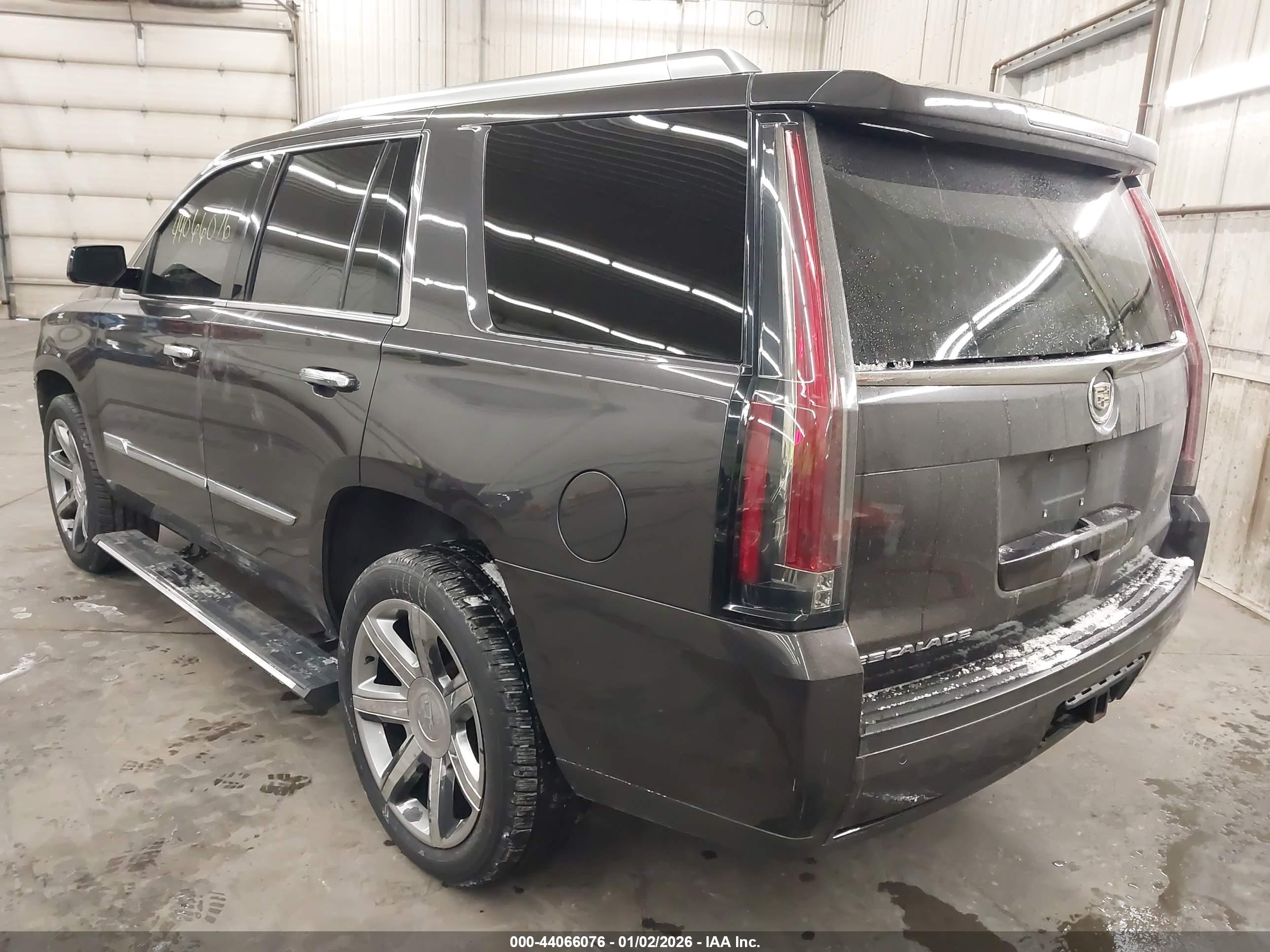 CADILLAC ESCALADE image 3