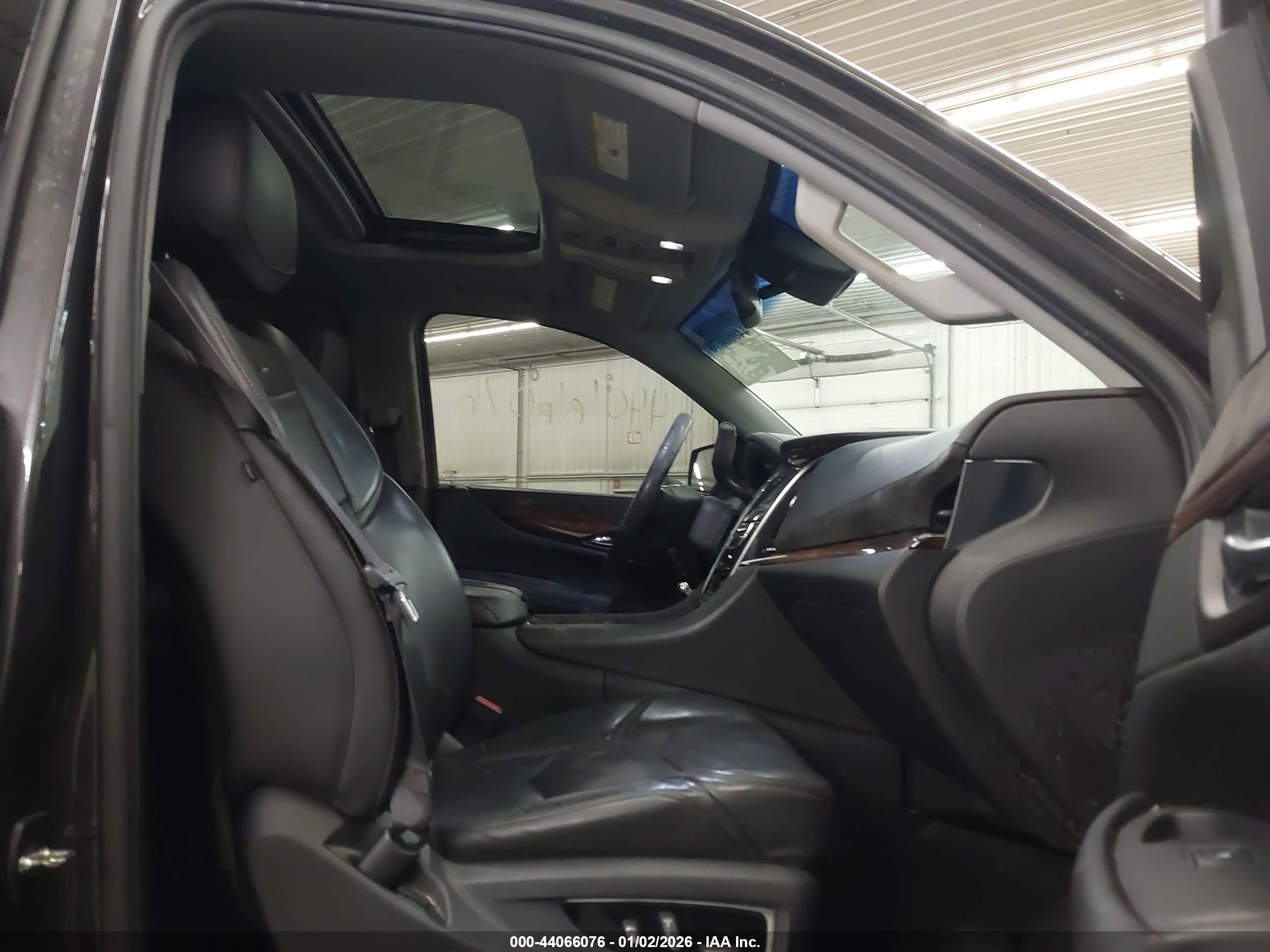 CADILLAC ESCALADE image 5