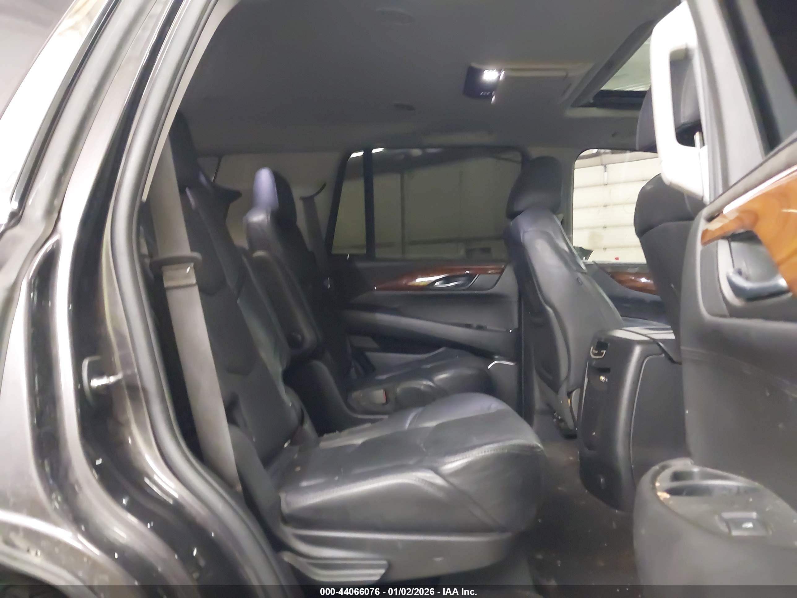 CADILLAC ESCALADE image 8