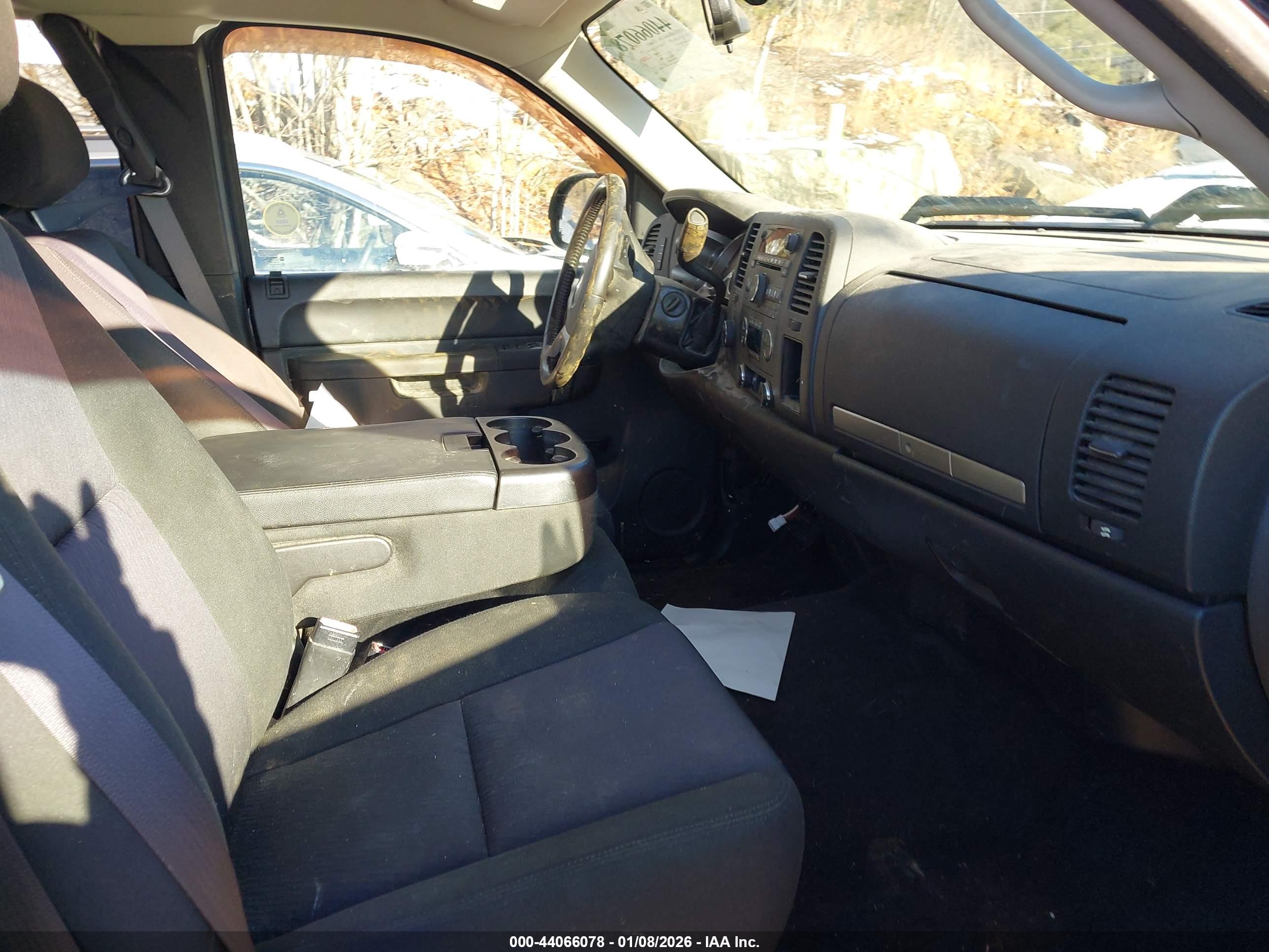 CHEVROLET SILVERADO image 5