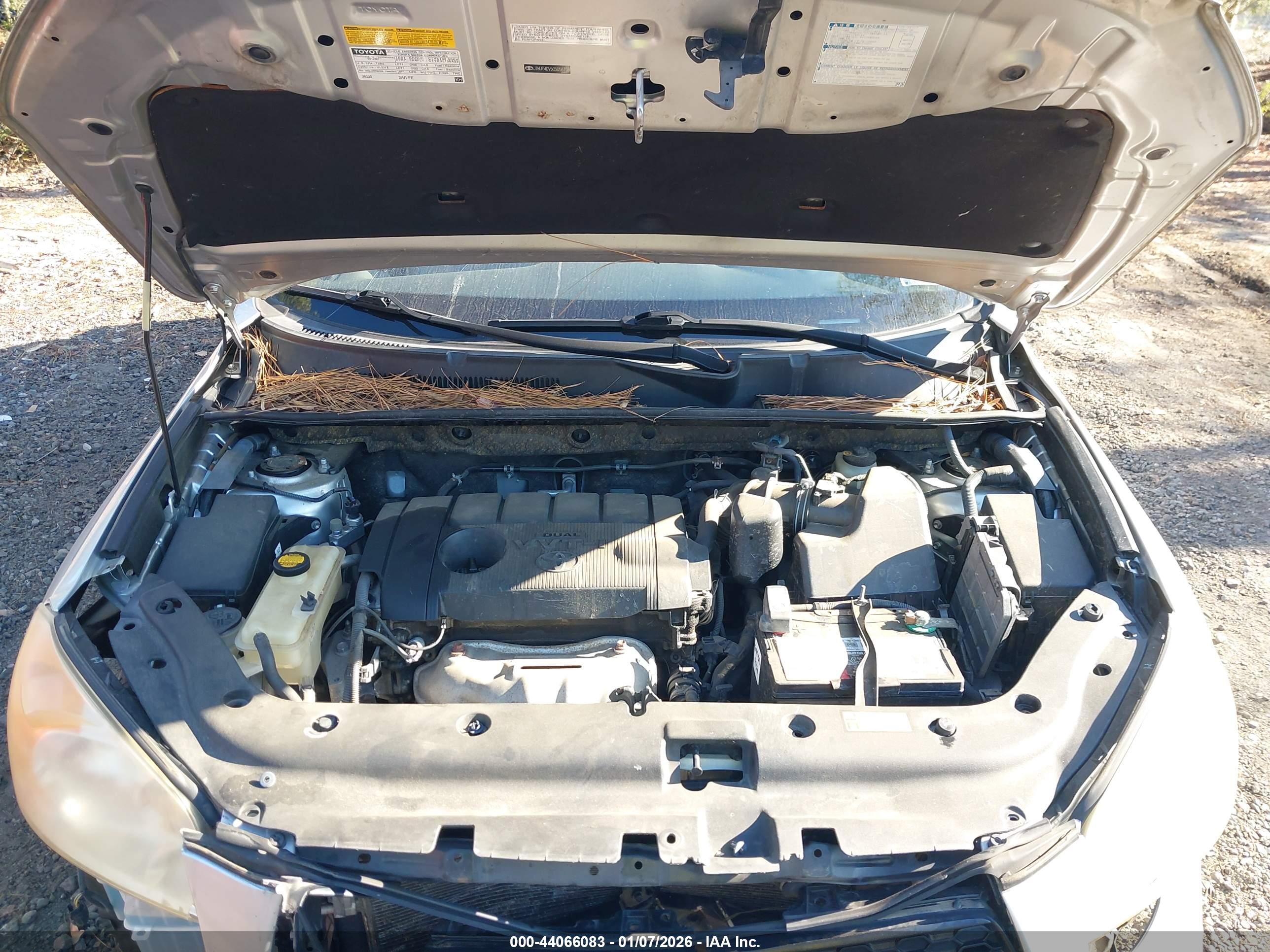 TOYOTA RAV4 image 10