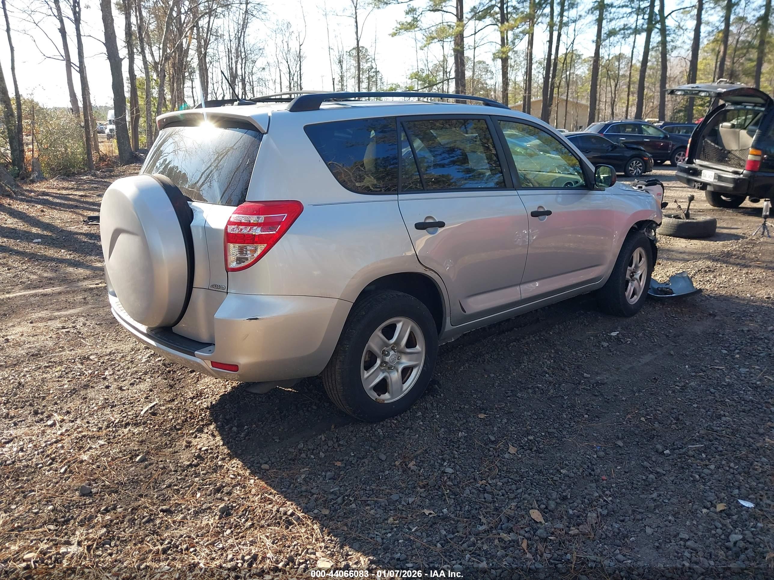 TOYOTA RAV4 image 4
