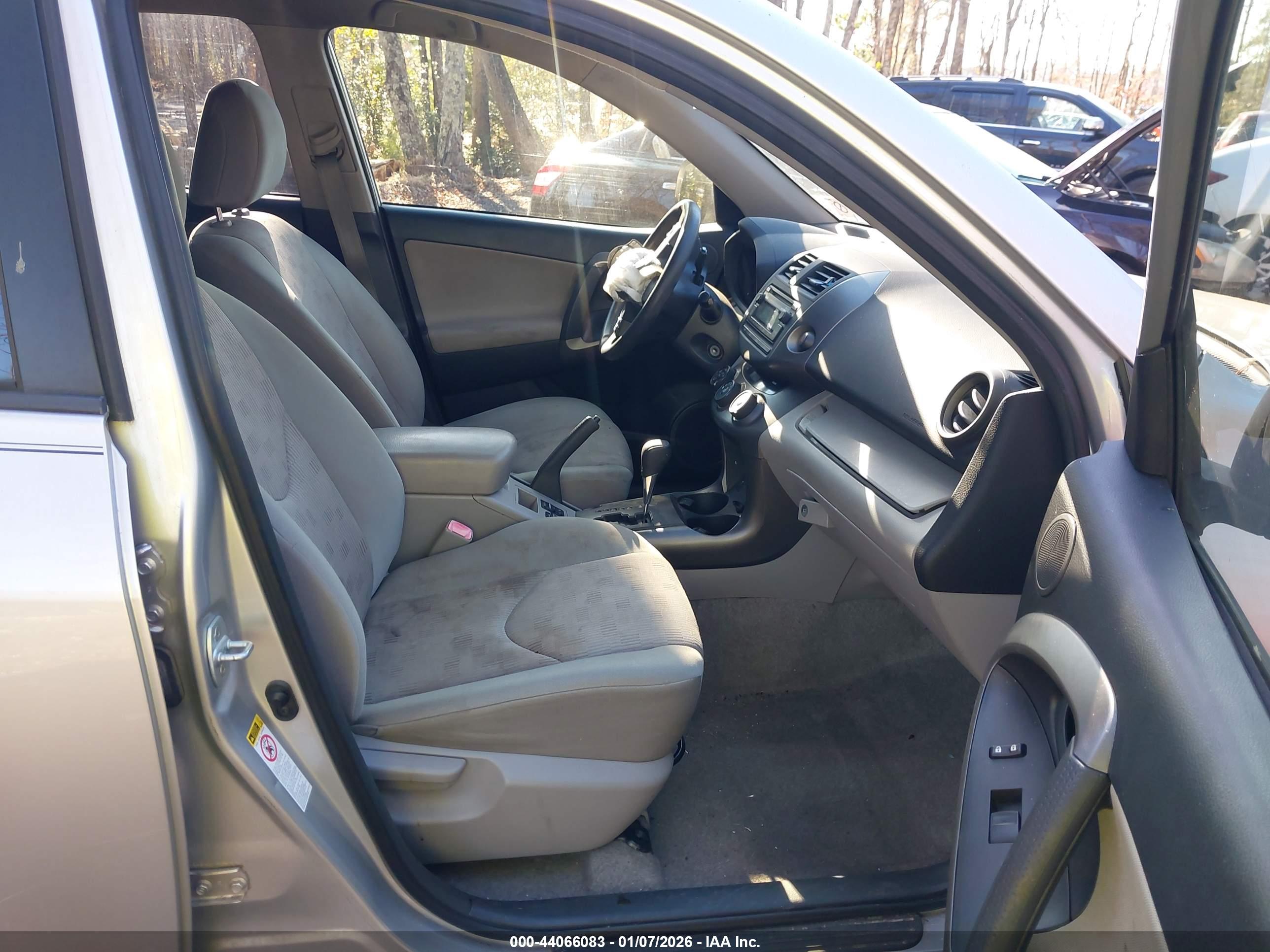 TOYOTA RAV4 image 5
