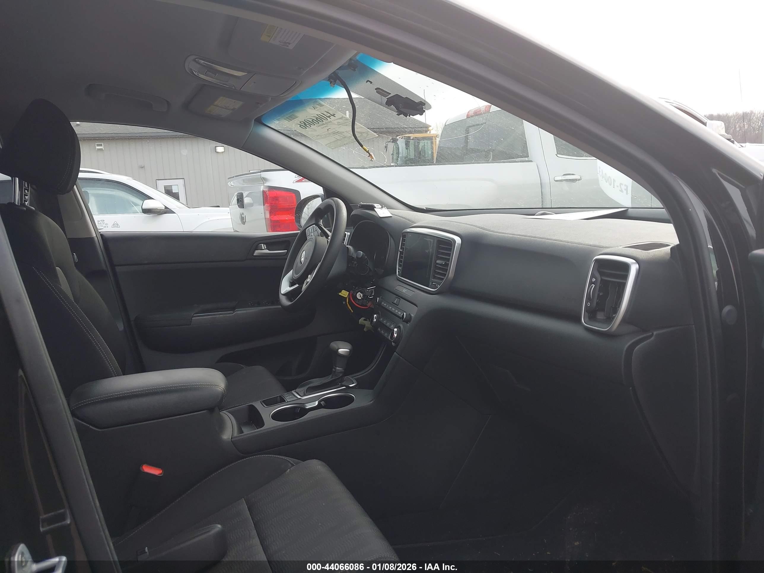 KIA SPORTAGE image 5