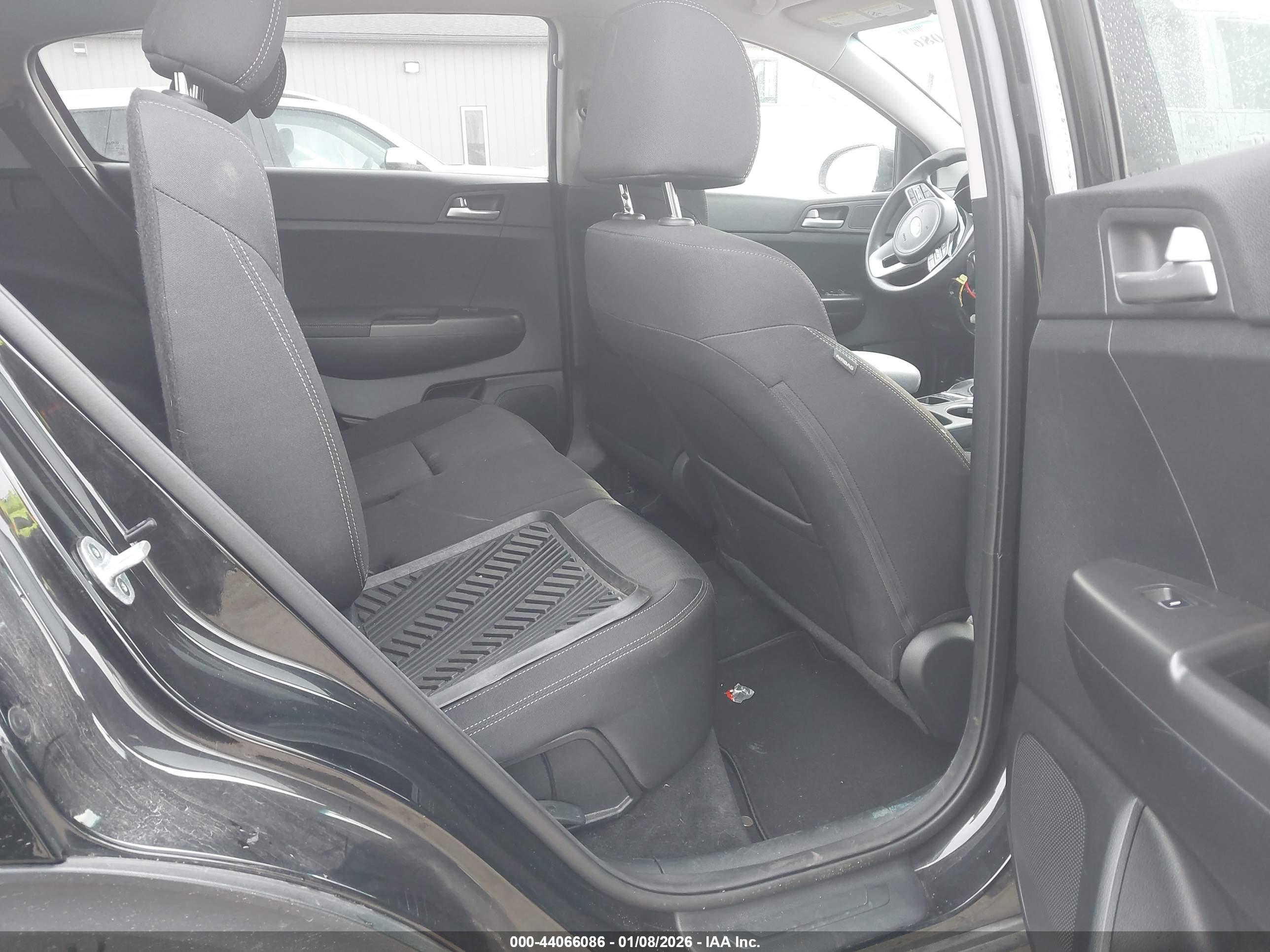 KIA SPORTAGE image 8