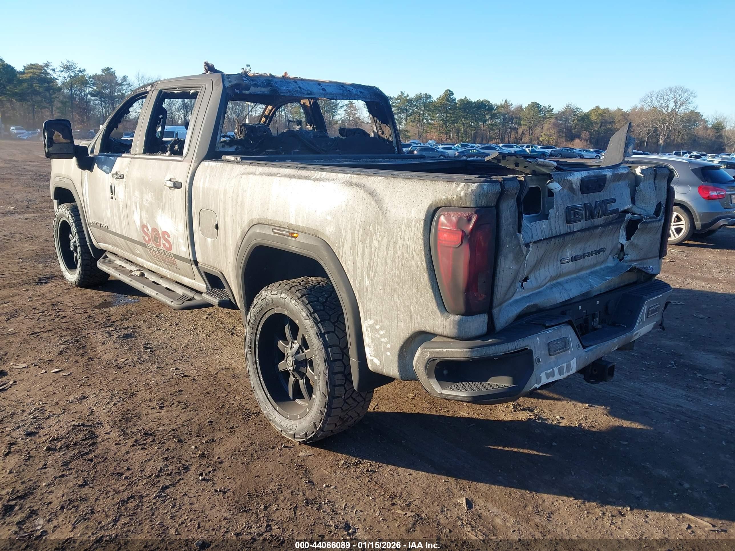GMC SIERRA image 3