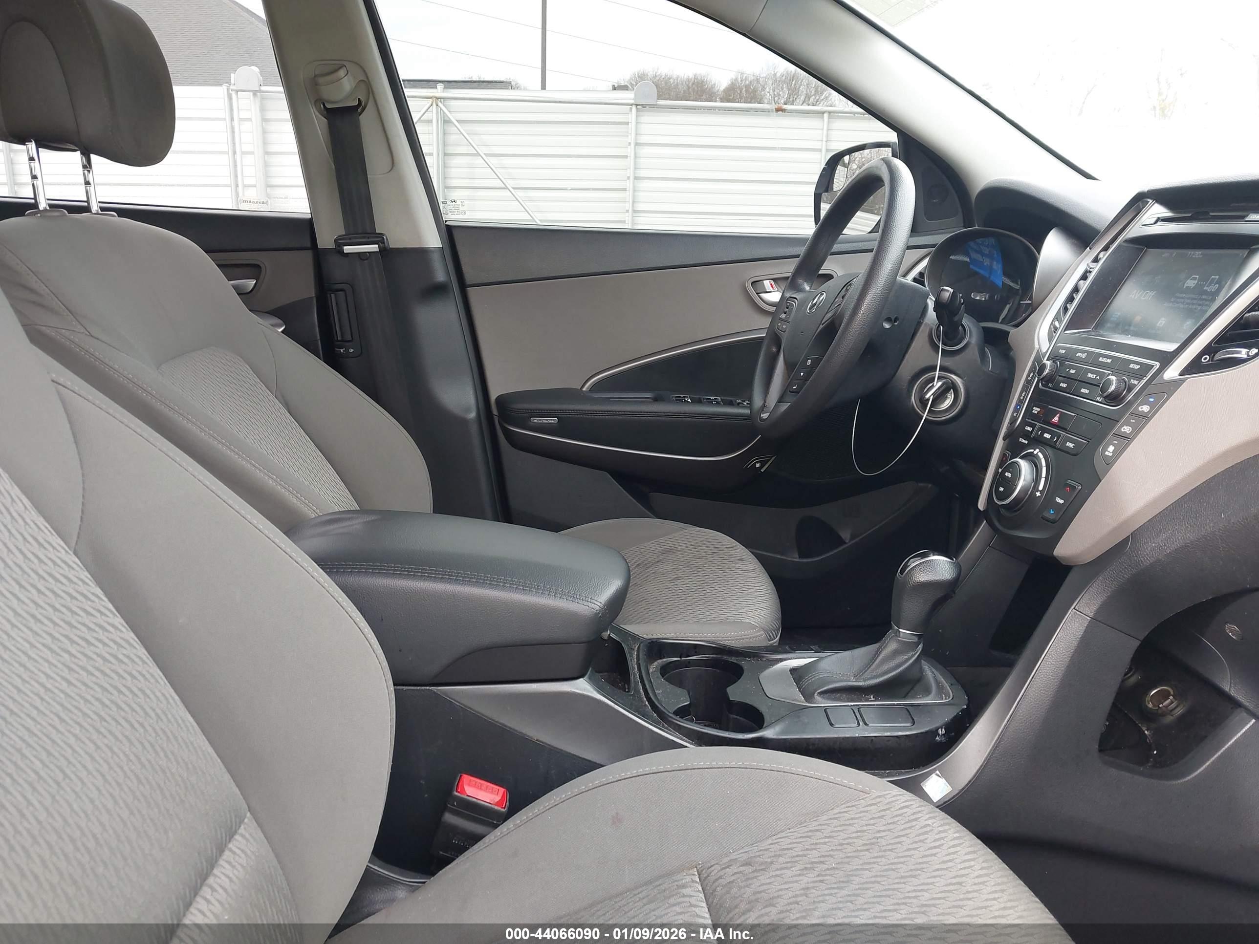 HYUNDAI SANTA image 5