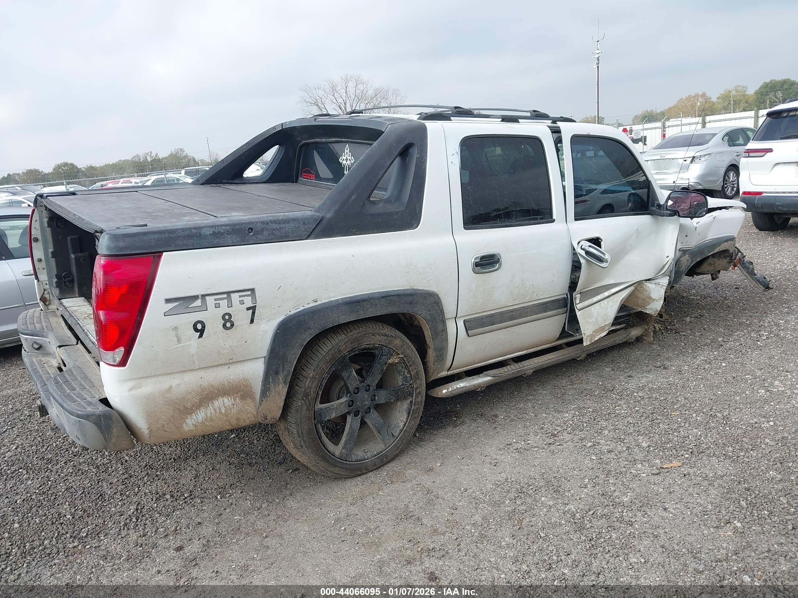 CHEVROLET AVALANCHE image 6